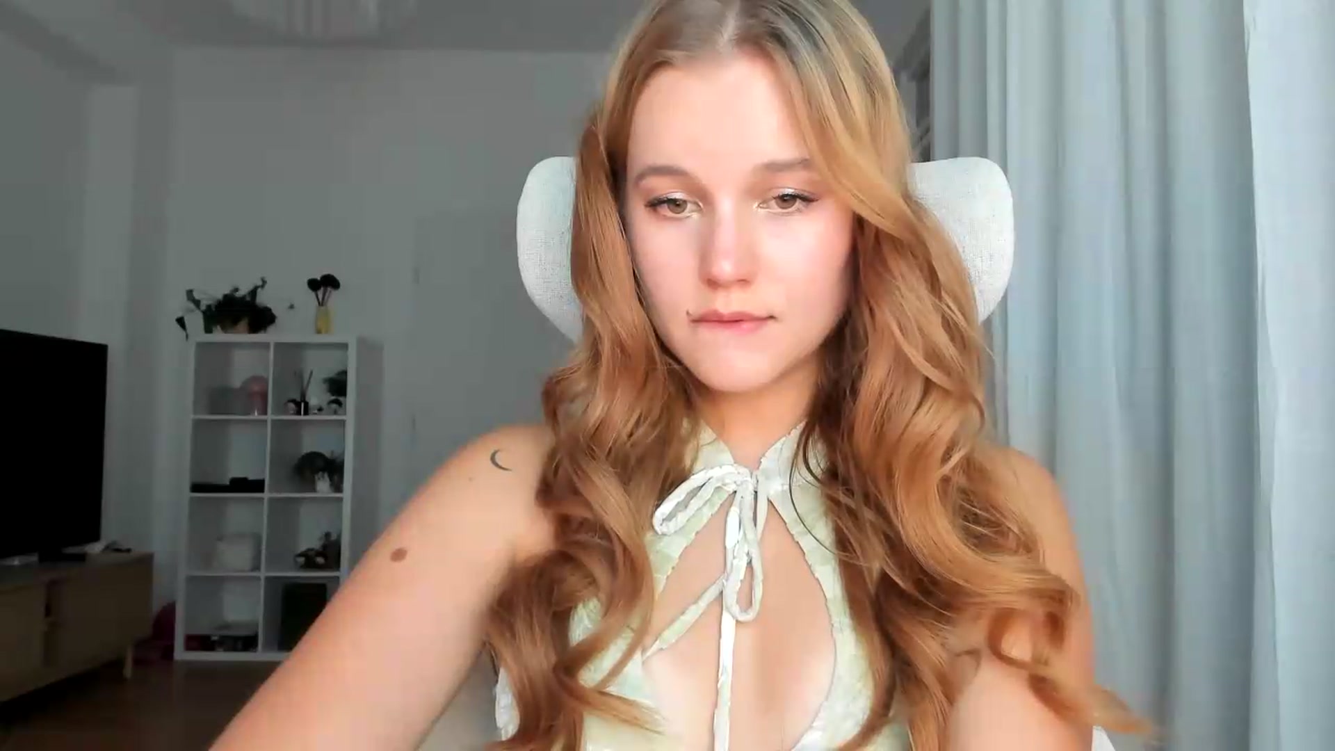 Gallery image thumbnail from Lia_lisia's myfreecams stream on, 08/09/2026, 19:55 image 4 of 20