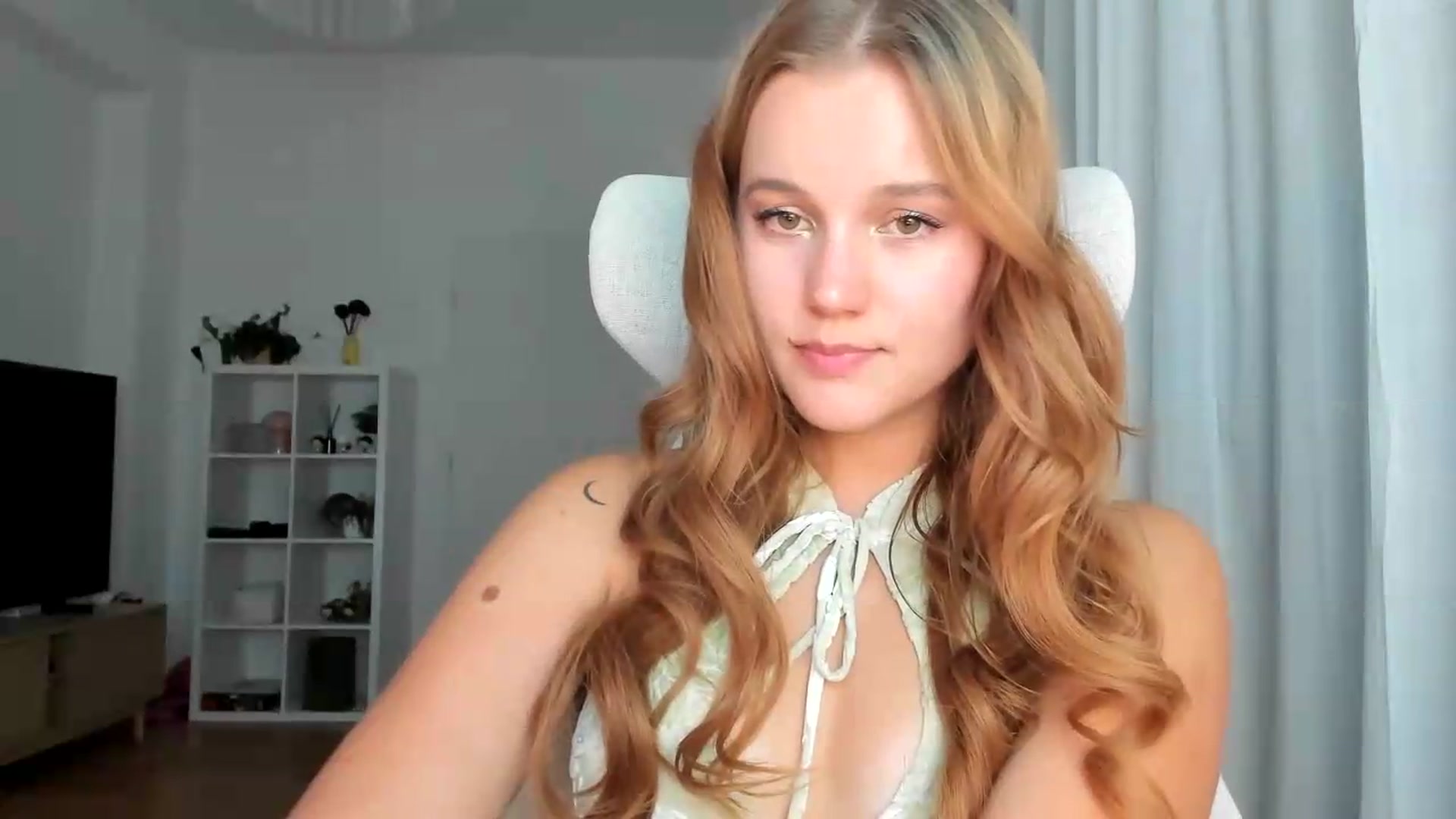 Gallery image thumbnail from Lia_lisia's myfreecams stream on, 08/09/2026, 19:55 image 5 of 20