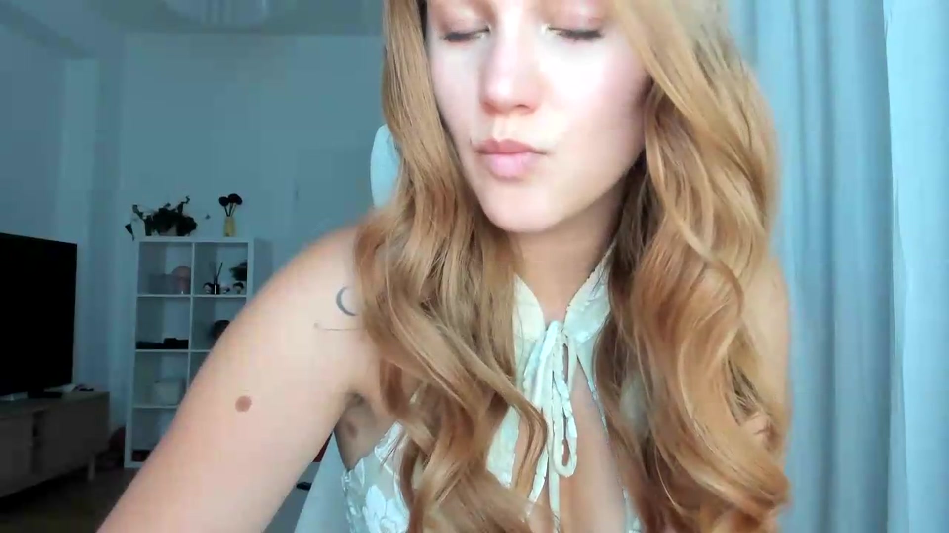 Gallery image thumbnail from Lia_lisia's myfreecams stream on, 08/09/2026, 19:55 image 11 of 20