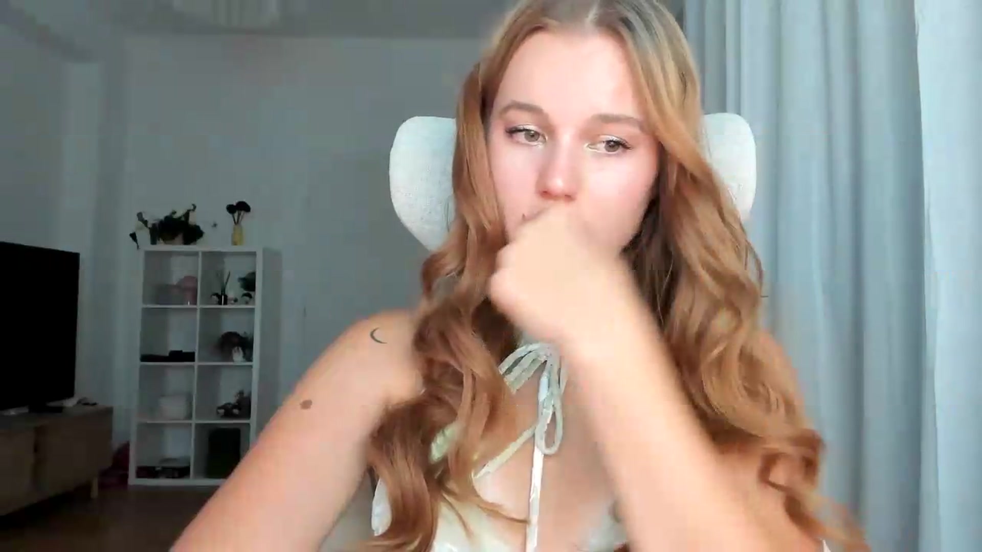 Gallery image thumbnail from Lia_lisia's myfreecams stream on, 08/09/2026, 19:55 image 2 of 20