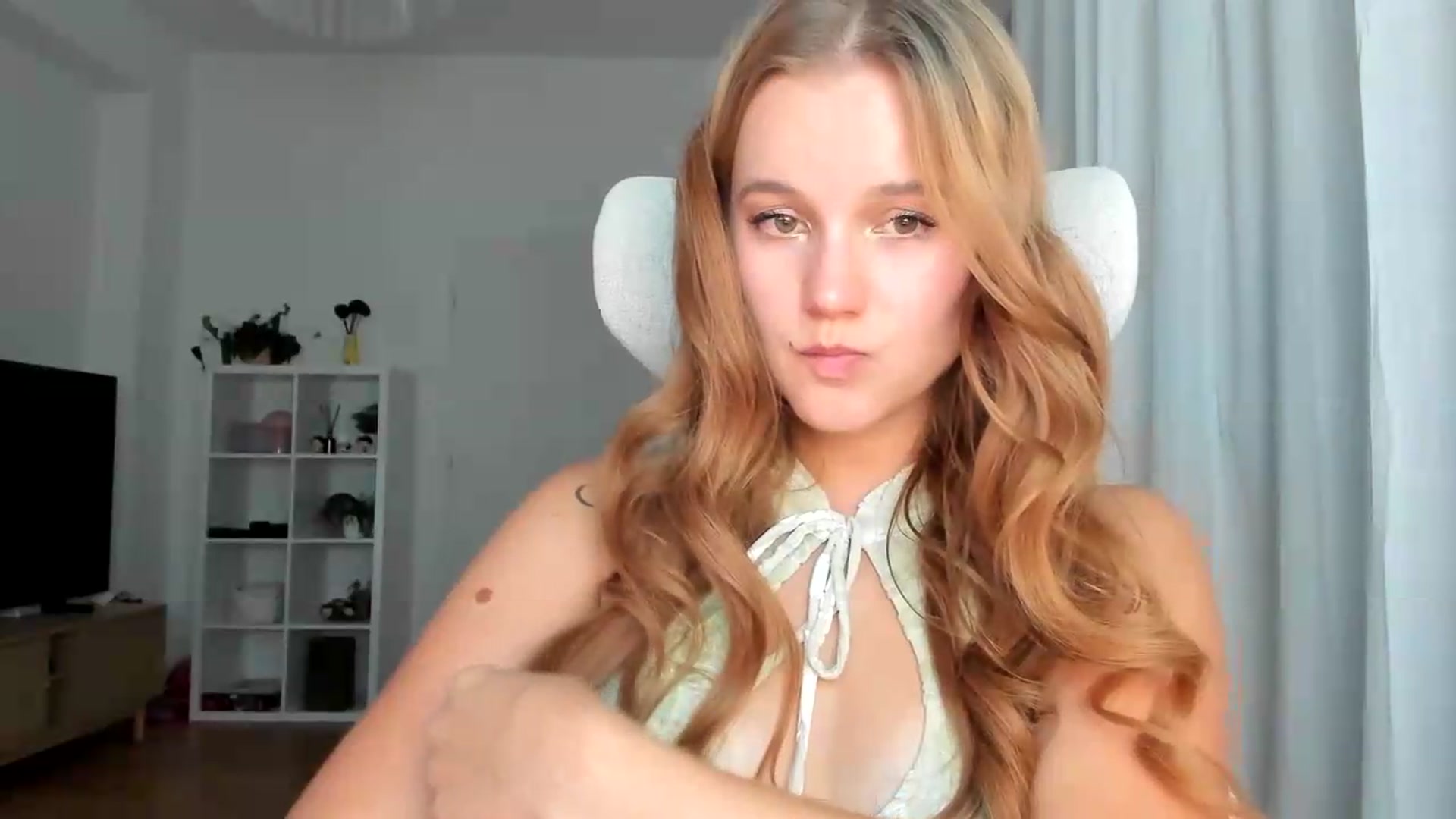 Gallery image thumbnail from Lia_lisia's myfreecams stream on, 08/09/2026, 19:55 image 6 of 20