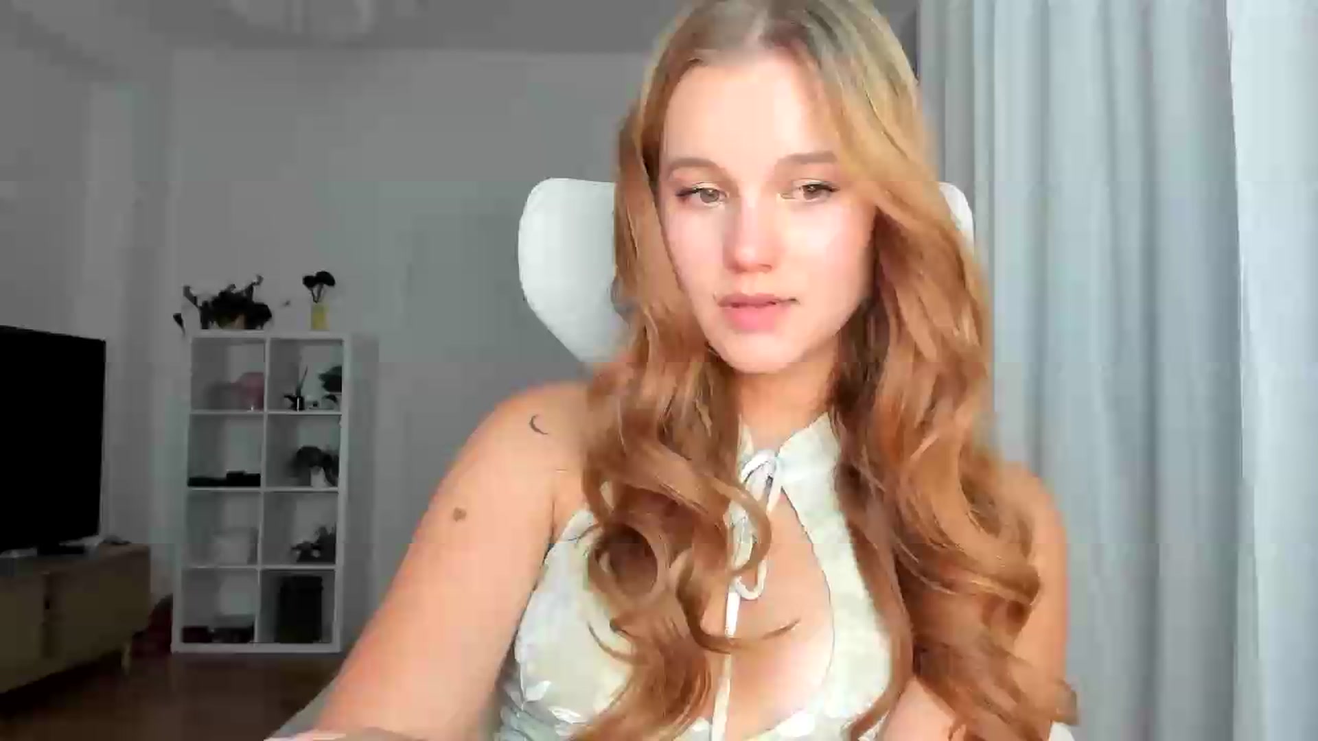 Gallery image thumbnail from Lia_lisia's myfreecams stream on, 08/09/2026, 19:55 image 14 of 20