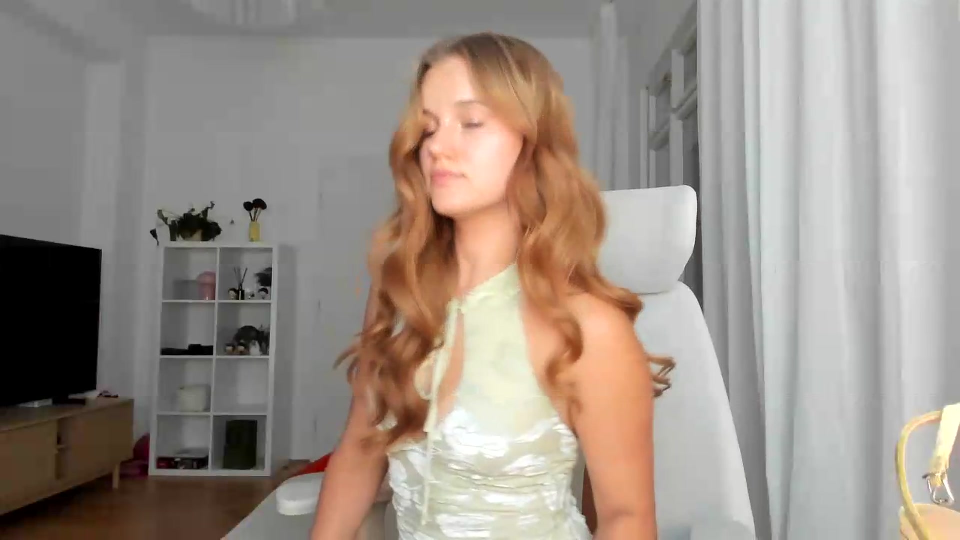Gallery image thumbnail from Lia_lisia's myfreecams stream on, 08/09/2026, 21:07 image 20 of 20