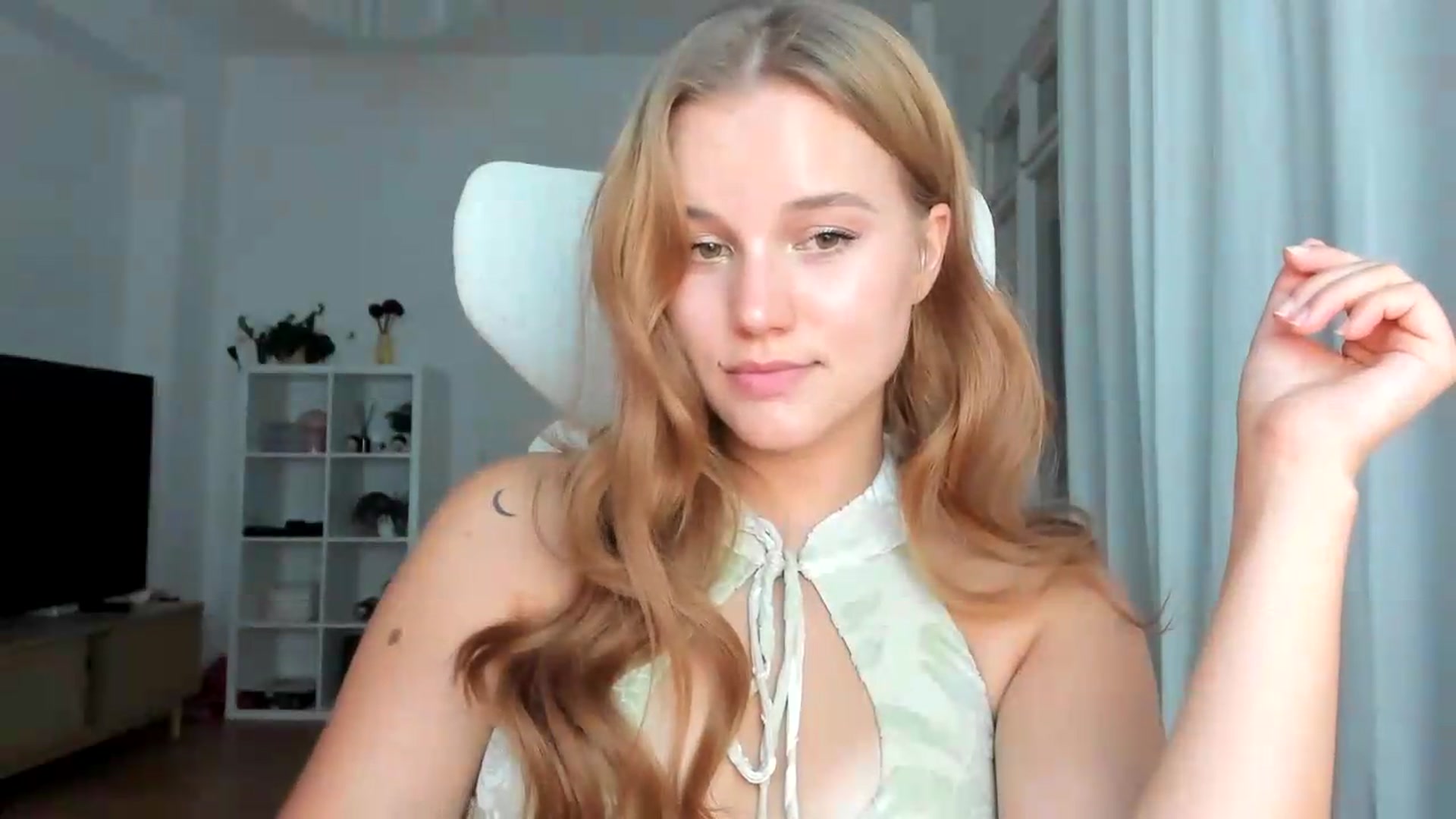 Gallery image thumbnail from Lia_lisia's myfreecams stream on, 08/09/2026, 21:07 image 6 of 20
