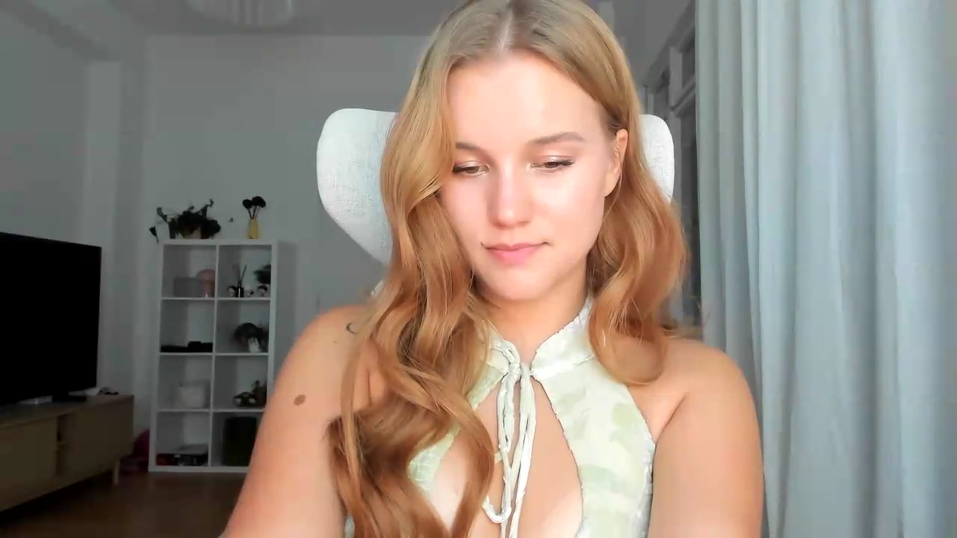 Gallery image thumbnail from Lia_lisia's myfreecams stream on, 08/09/2026, 21:07 image 5 of 20