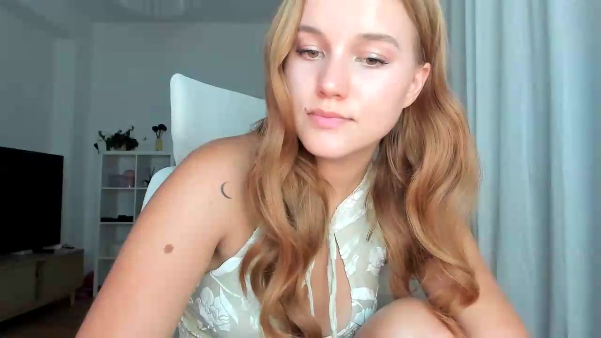 Gallery image thumbnail from Lia_lisia's myfreecams stream on, 08/09/2026, 21:07 image 13 of 20