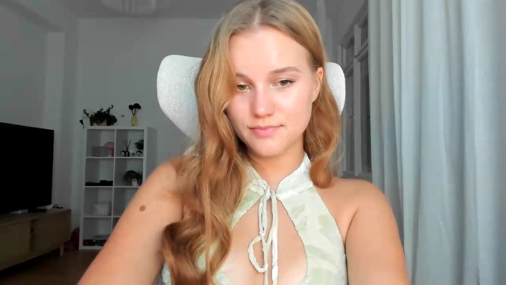 Gallery image thumbnail from Lia_lisia's myfreecams stream on, 08/09/2026, 21:07 image 2 of 20