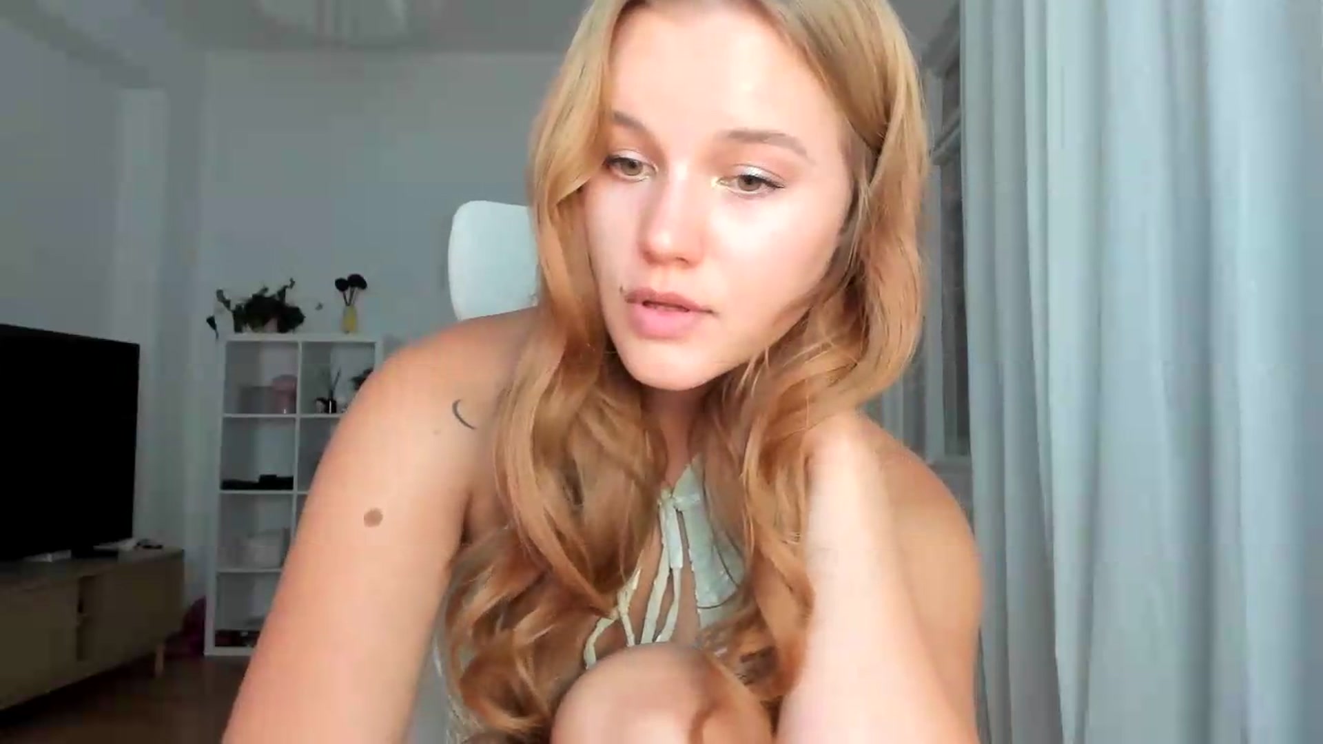 Gallery image thumbnail from Lia_lisia's myfreecams stream on, 08/09/2026, 21:07 image 18 of 20