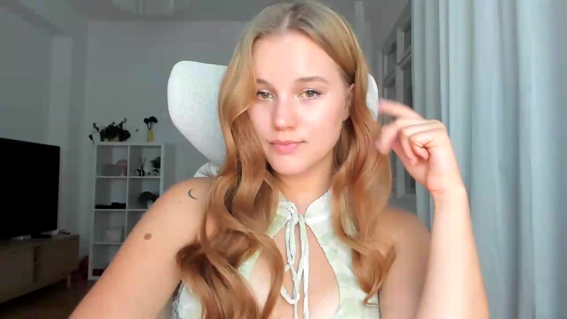 Gallery image thumbnail from Lia_lisia's myfreecams stream on, 08/09/2026, 21:07 image 8 of 20