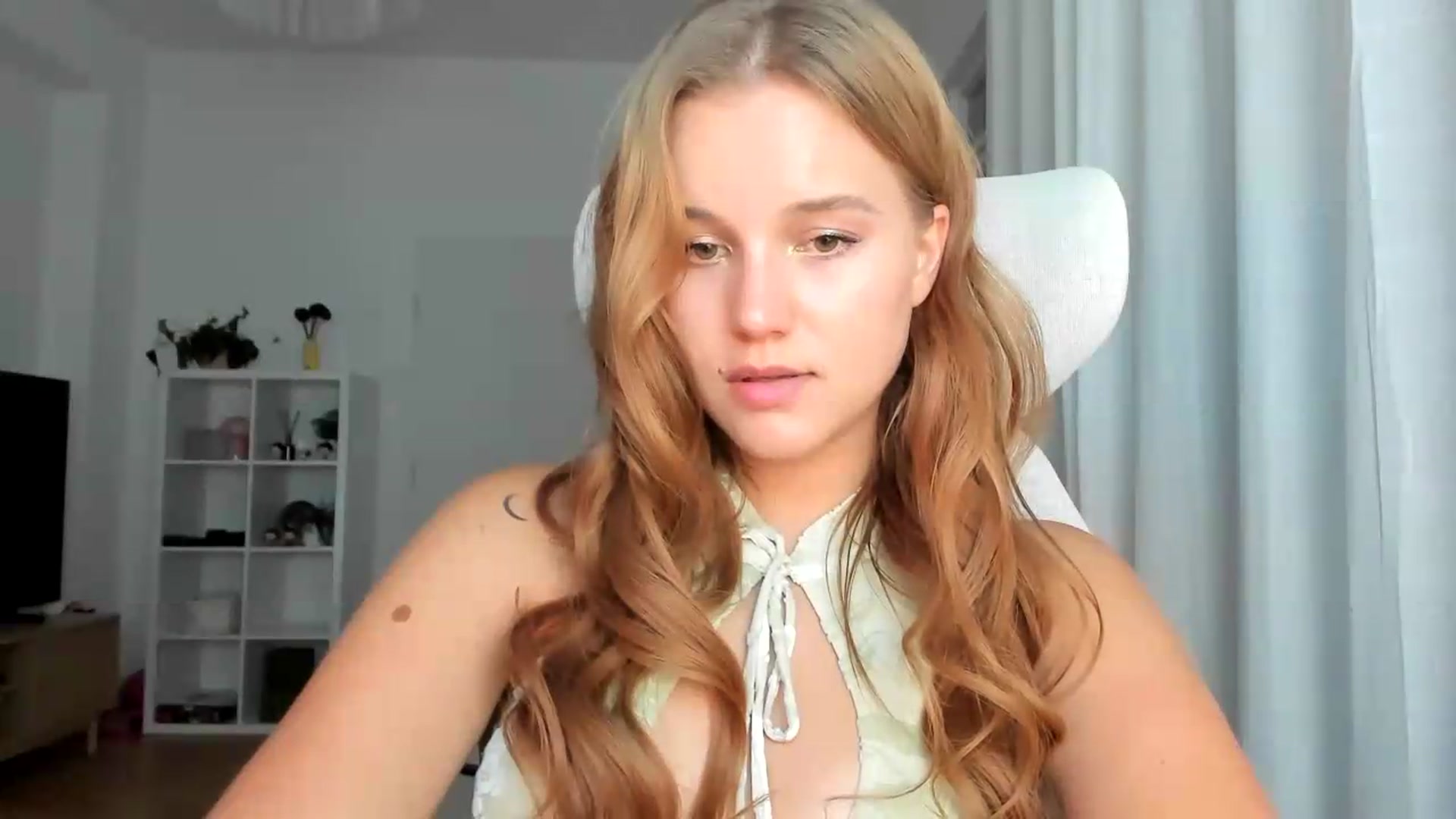 Gallery image thumbnail from Lia_lisia's myfreecams stream on, 08/09/2026, 22:22 image 11 of 20