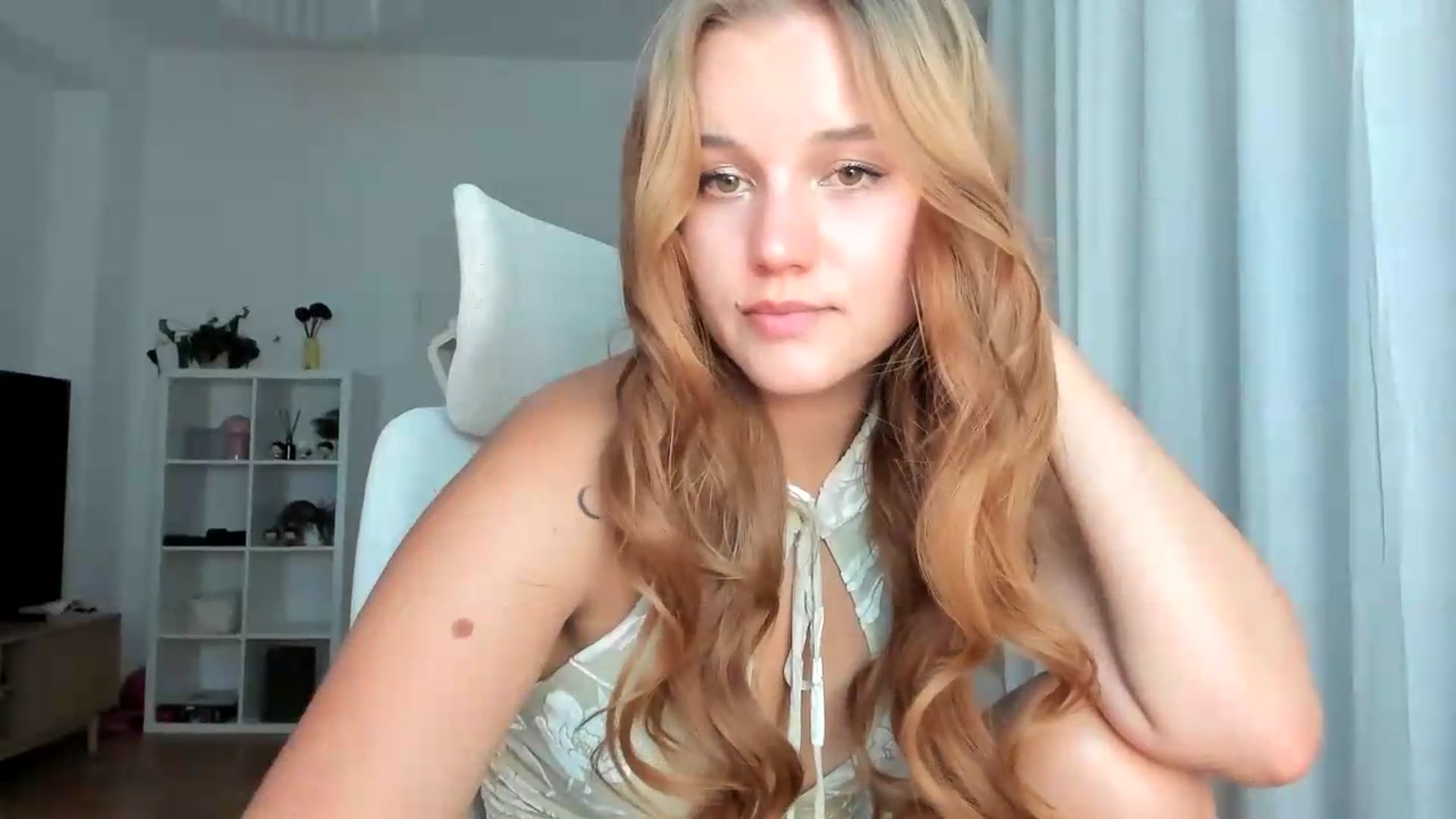 Gallery image thumbnail from Lia_lisia's myfreecams stream on, 08/09/2026, 22:22 image 19 of 20