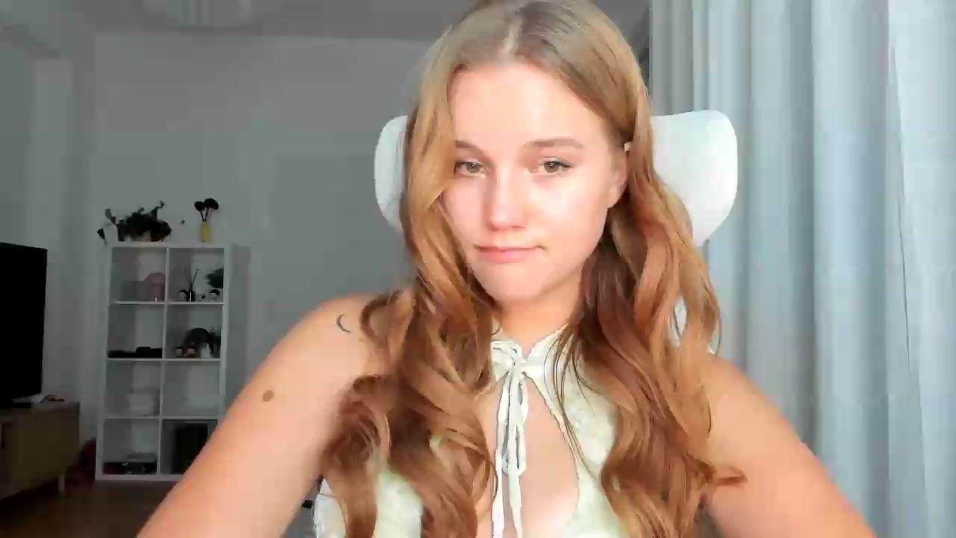 Gallery image thumbnail from Lia_lisia's myfreecams stream on, 08/09/2026, 22:22 image 8 of 20