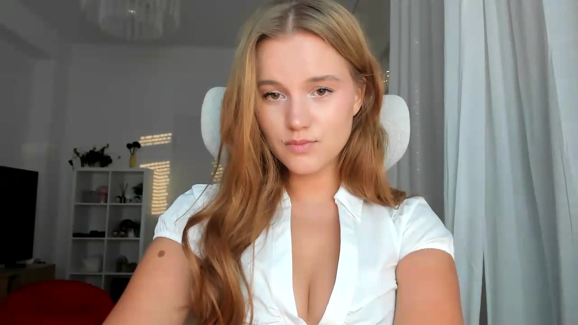 Gallery image thumbnail from Lia_lisia's myfreecams stream on, 08/11/2026, 17:27 image 20 of 20