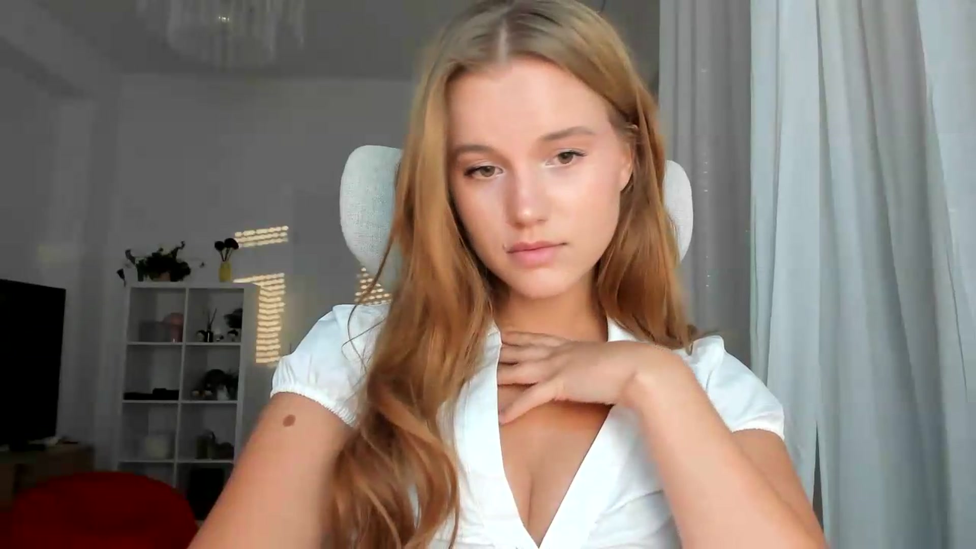 Gallery image thumbnail from Lia_lisia's myfreecams stream on, 08/11/2026, 17:27 image 19 of 20