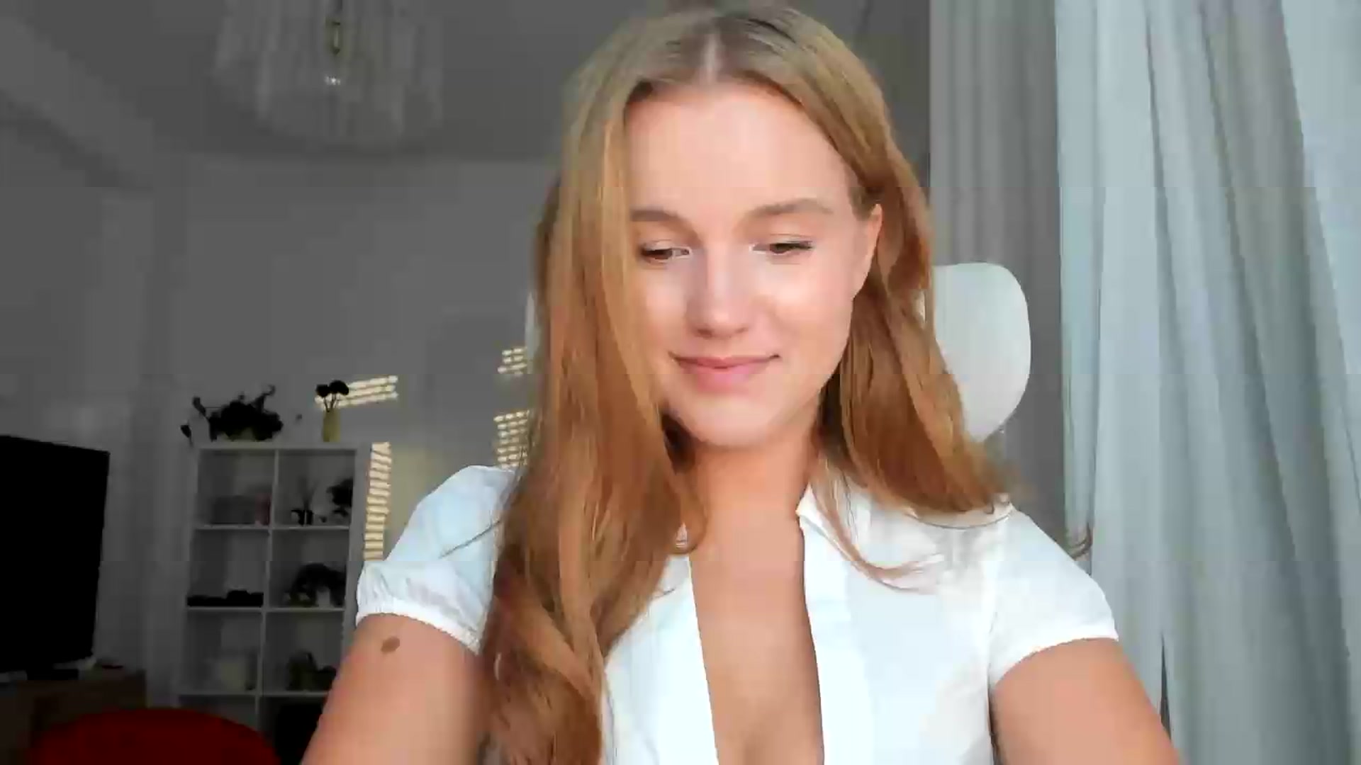 Gallery image thumbnail from Lia_lisia's myfreecams stream on, 08/11/2026, 17:27 image 14 of 20