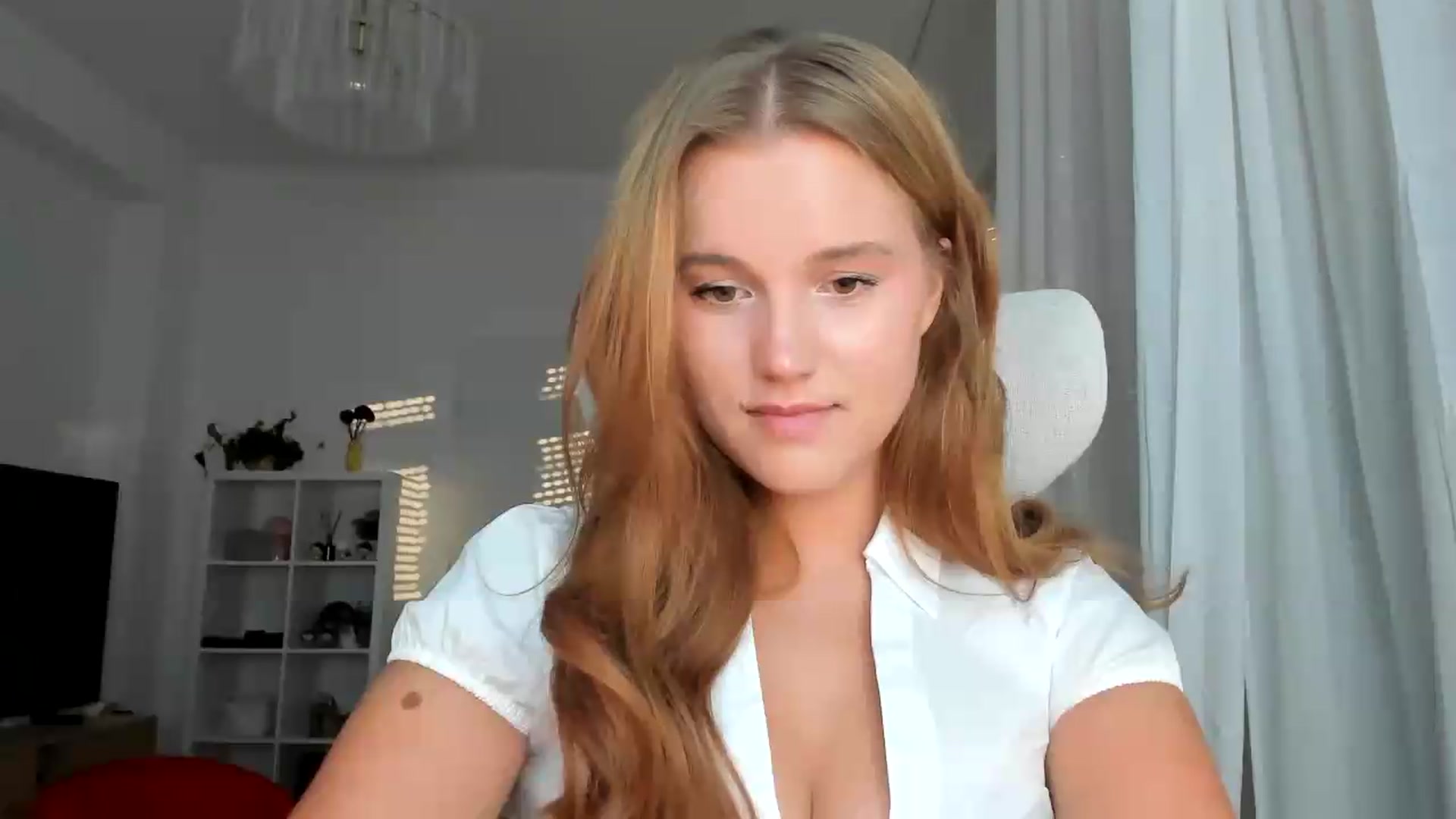Gallery image thumbnail from Lia_lisia's myfreecams stream on, 08/11/2026, 17:27 image 16 of 20