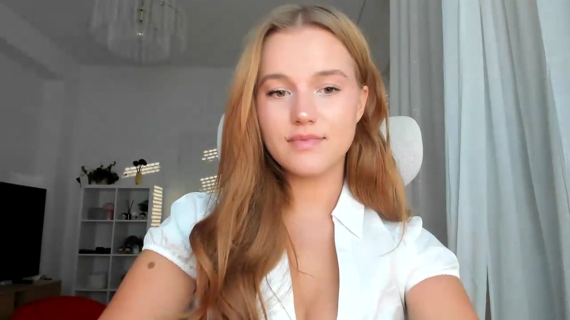 Gallery image thumbnail from Lia_lisia's myfreecams stream on, 08/11/2026, 17:27 image 10 of 20