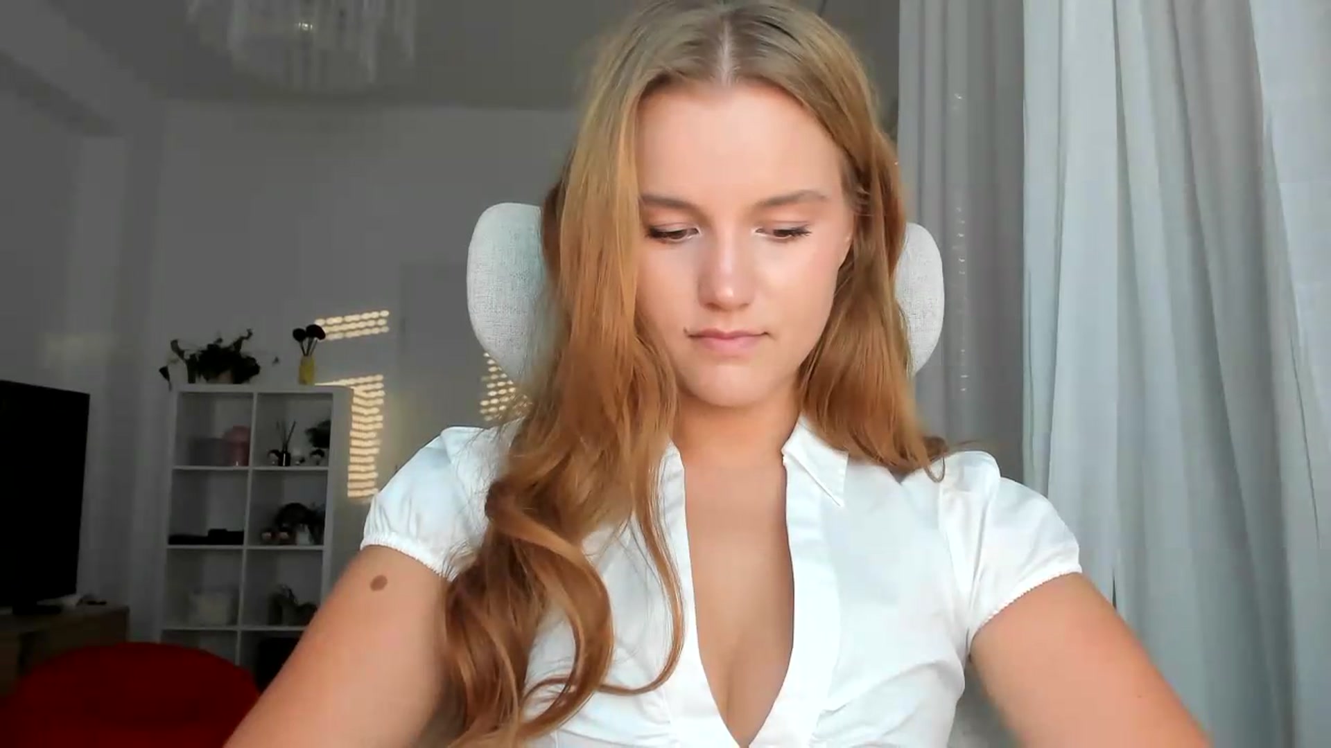 Gallery image thumbnail from Lia_lisia's myfreecams stream on, 08/11/2026, 17:27 image 18 of 20