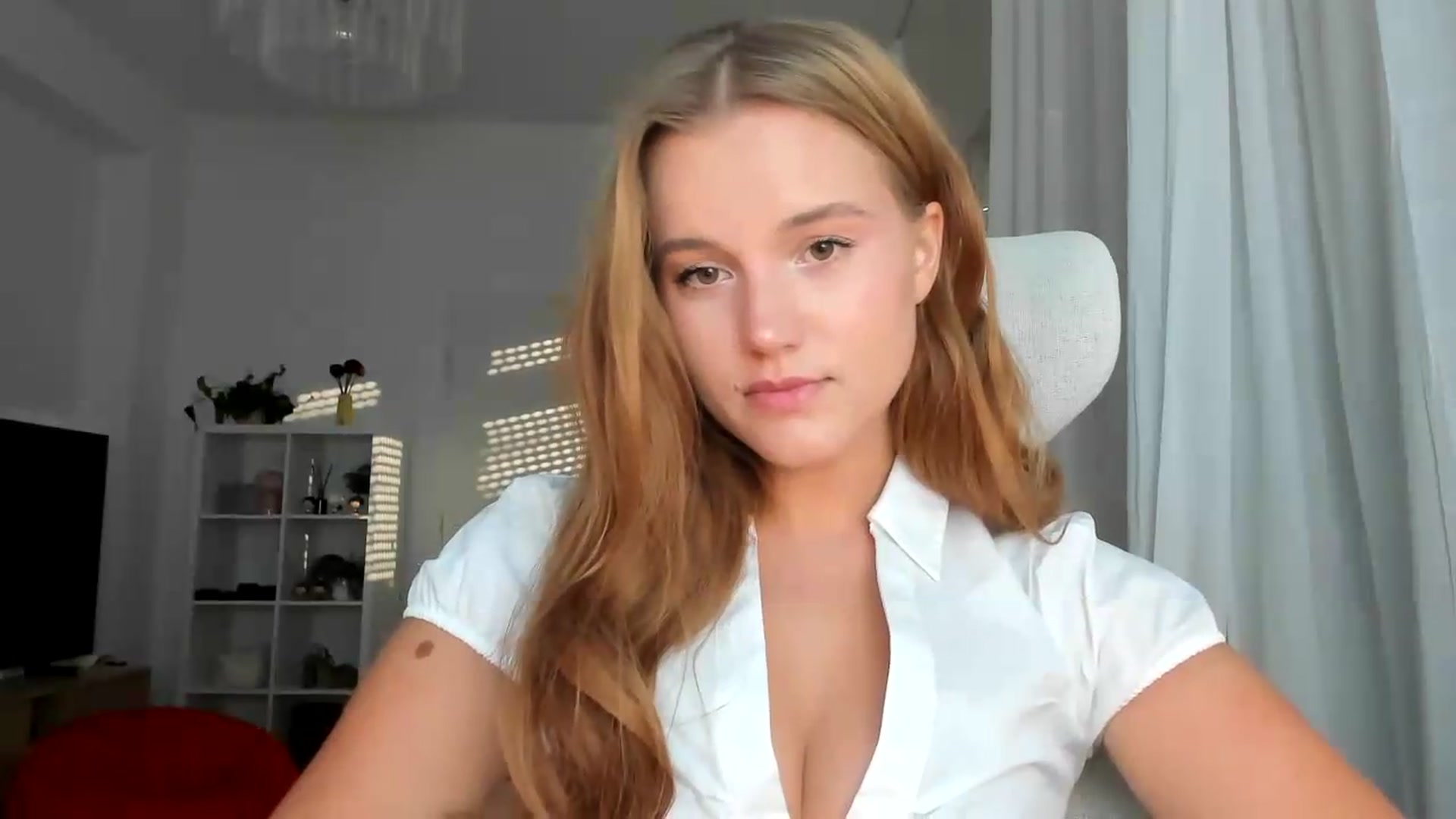 Gallery image thumbnail from Lia_lisia's myfreecams stream on, 08/11/2026, 17:27 image 6 of 20