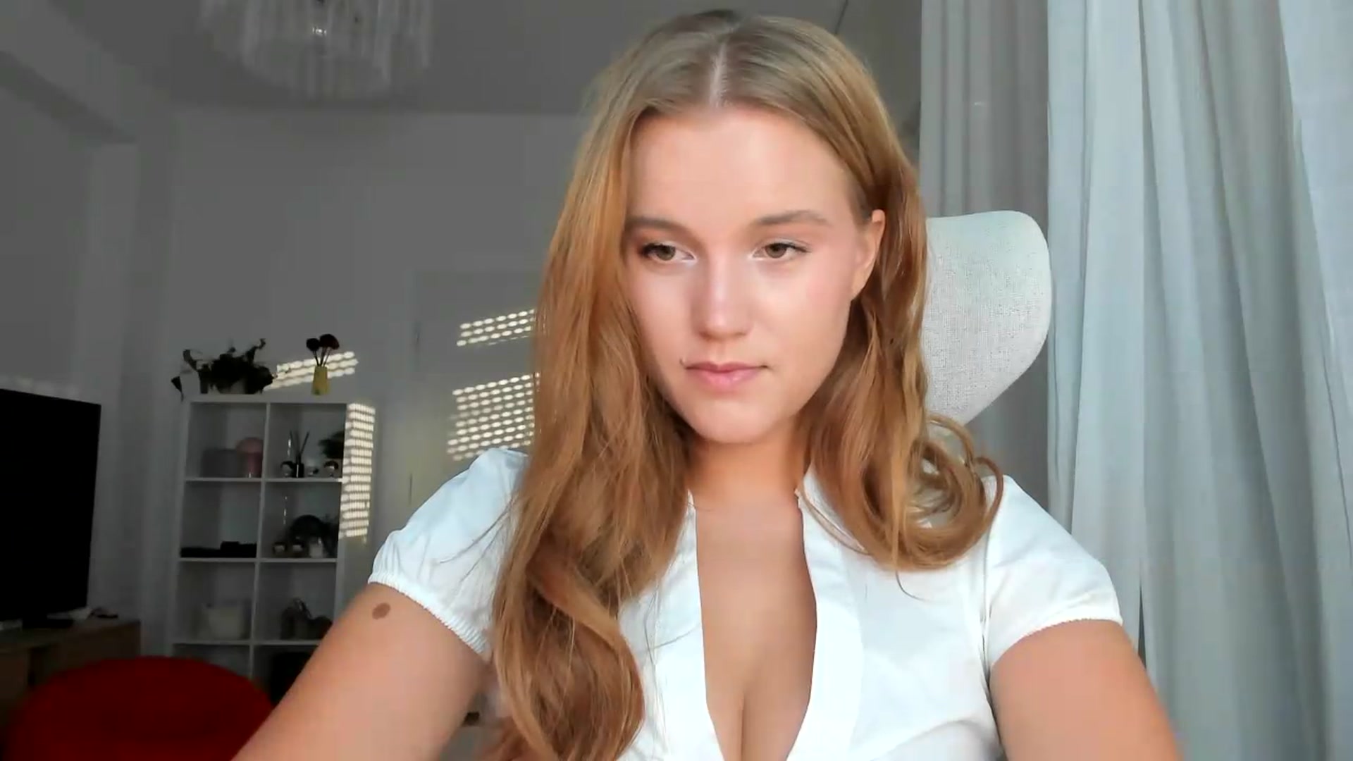 Gallery image thumbnail from Lia_lisia's myfreecams stream on, 08/11/2026, 17:27 image 7 of 20