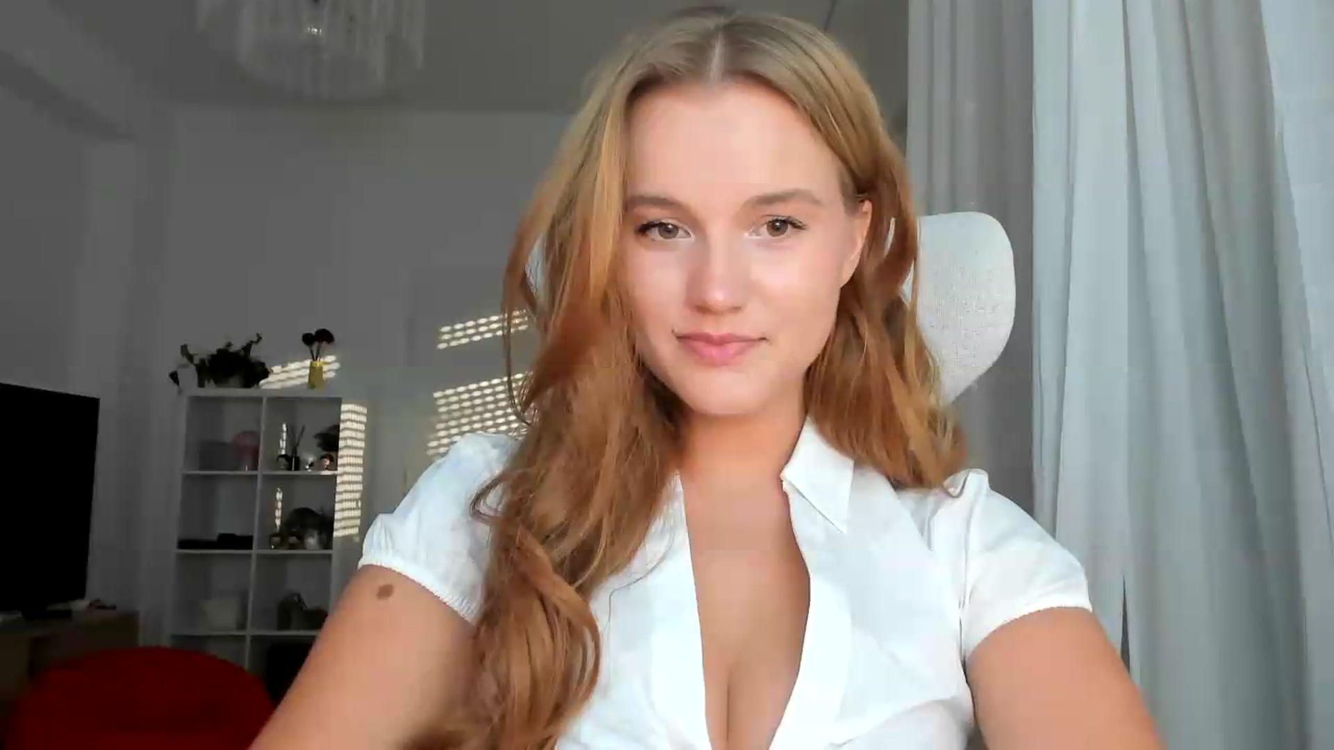 Gallery image thumbnail from Lia_lisia's myfreecams stream on, 08/11/2026, 17:27 image 4 of 20