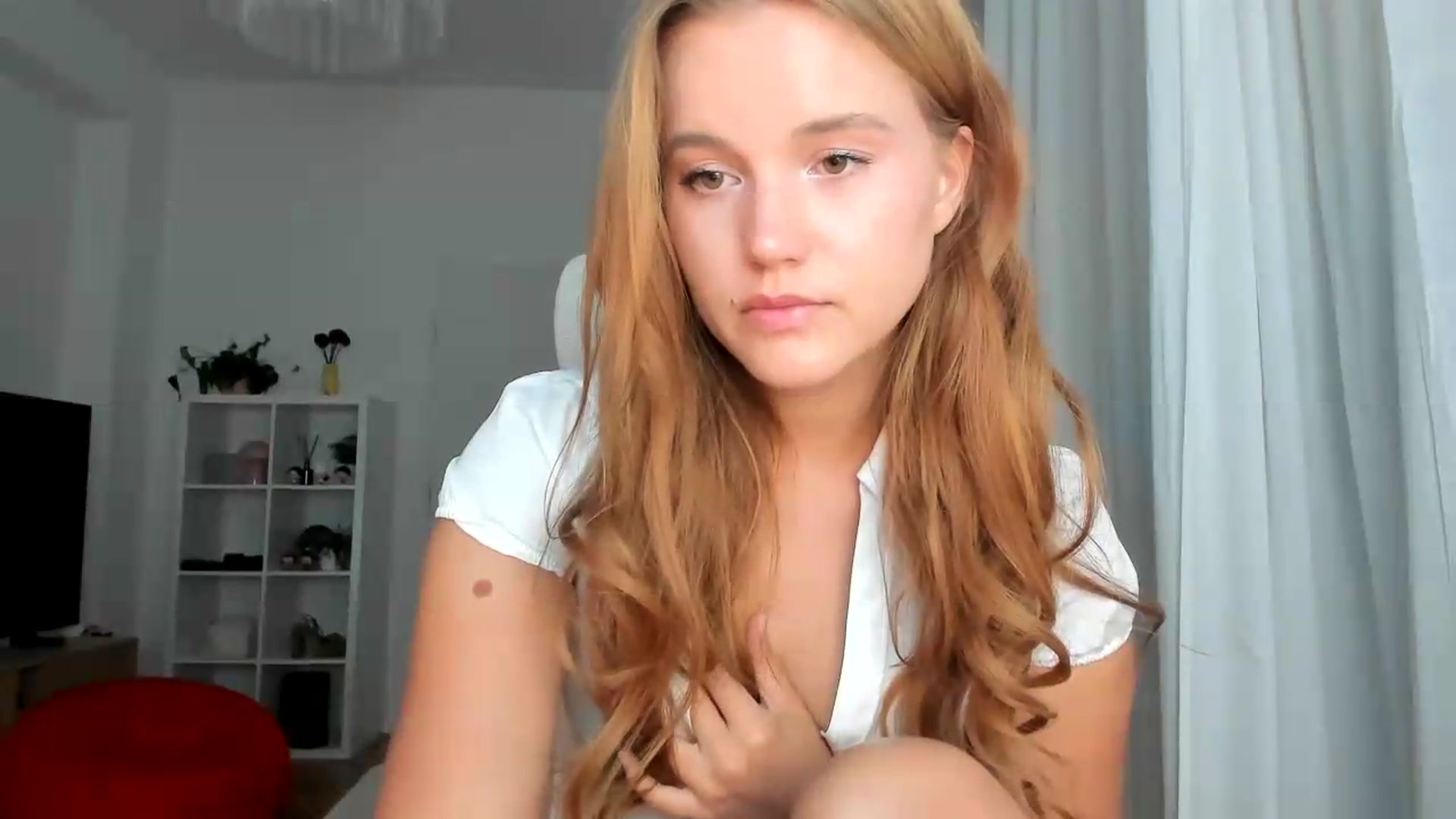Gallery image thumbnail from Lia_lisia's myfreecams stream on, 08/11/2026, 18:39 image 14 of 20