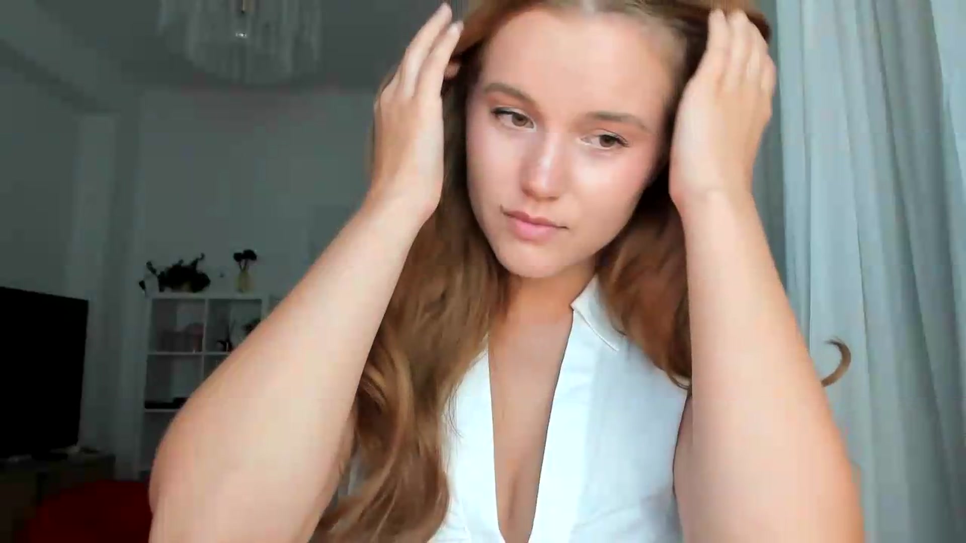 Gallery image thumbnail from Lia_lisia's myfreecams stream on, 08/11/2026, 18:39 image 20 of 20