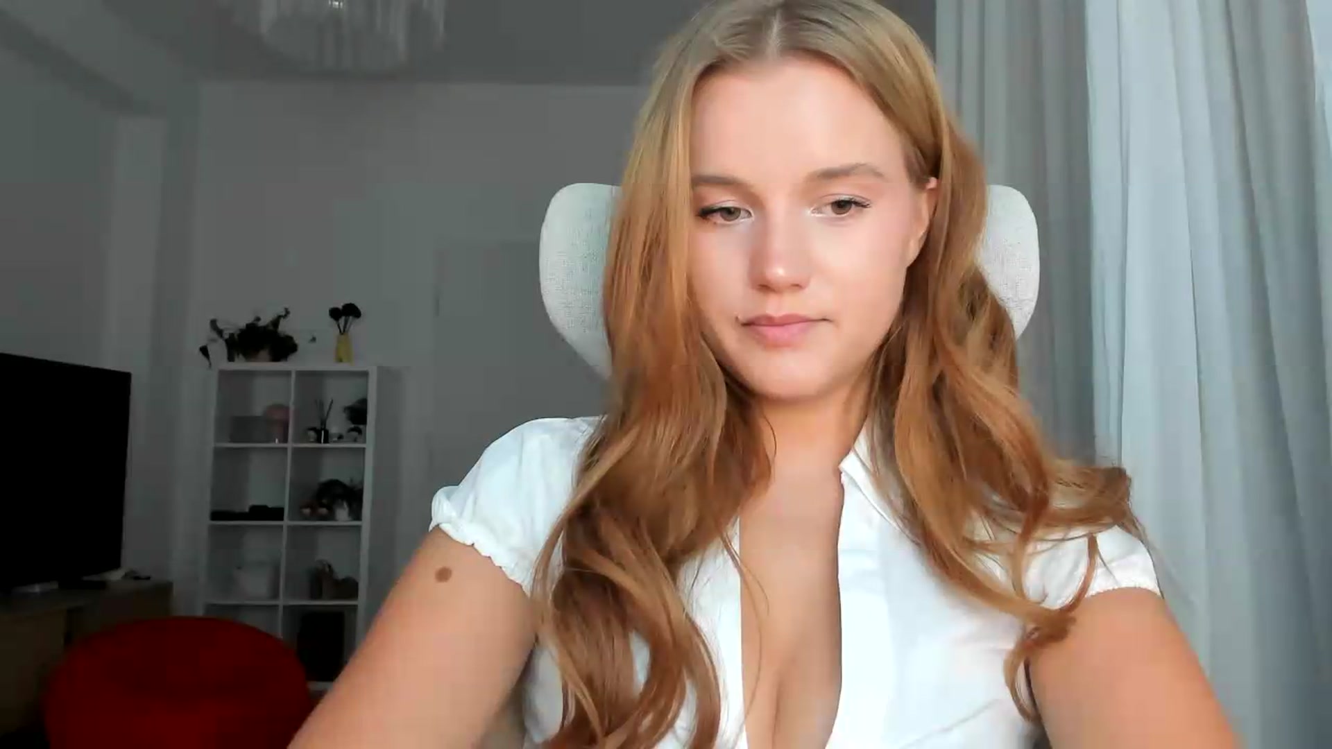 Gallery image thumbnail from Lia_lisia's myfreecams stream on, 08/11/2026, 18:39 image 2 of 20