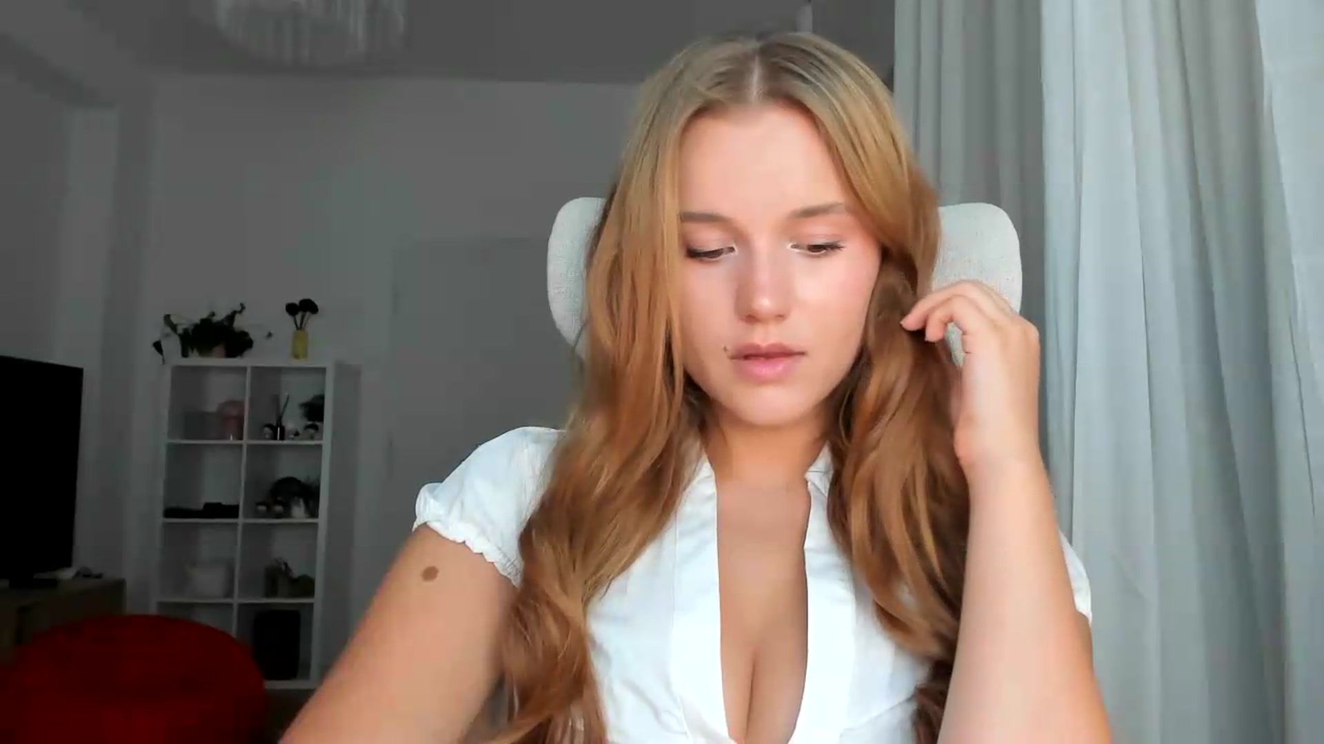 Gallery image thumbnail from Lia_lisia's myfreecams stream on, 08/11/2026, 18:39 image 10 of 20