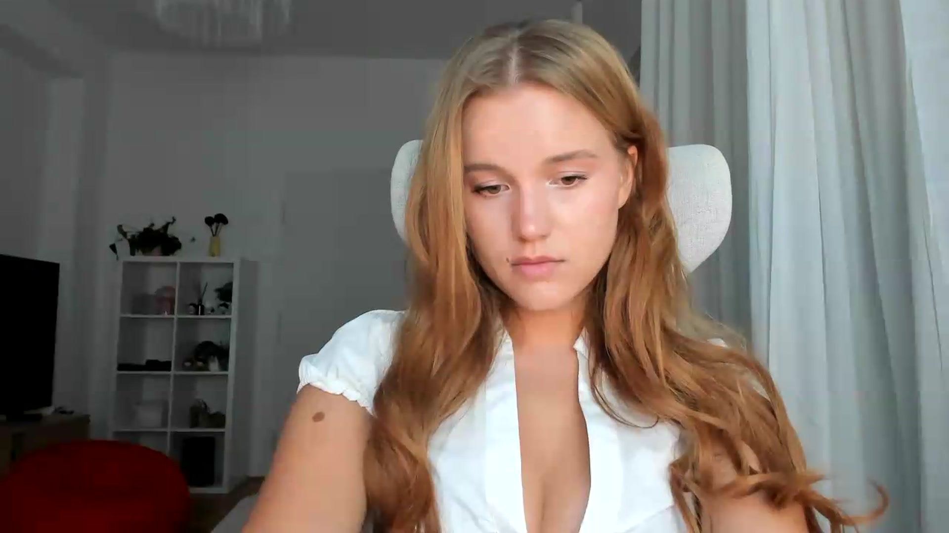 Gallery image thumbnail from Lia_lisia's myfreecams stream on, 08/11/2026, 18:39 image 11 of 20