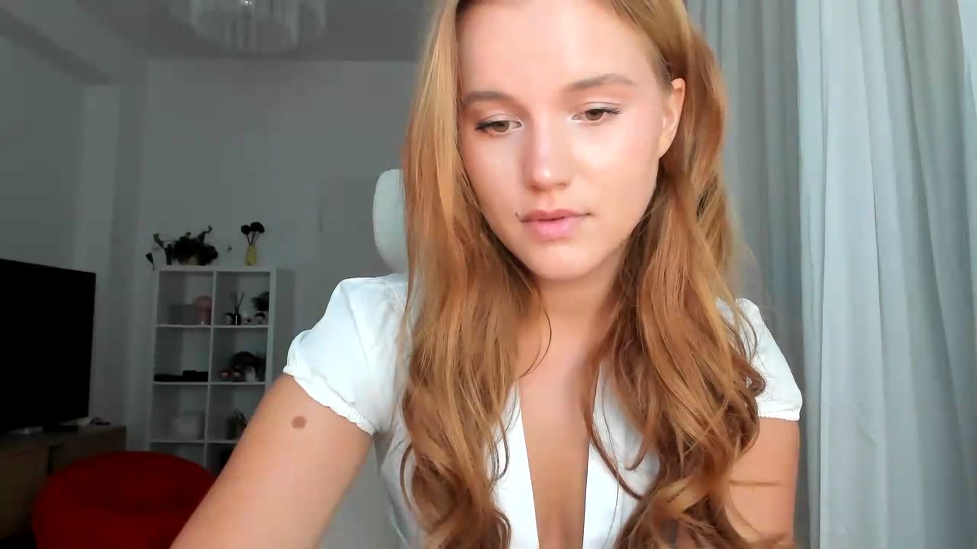 Gallery image thumbnail from Lia_lisia's myfreecams stream on, 08/11/2026, 18:39 image 5 of 20