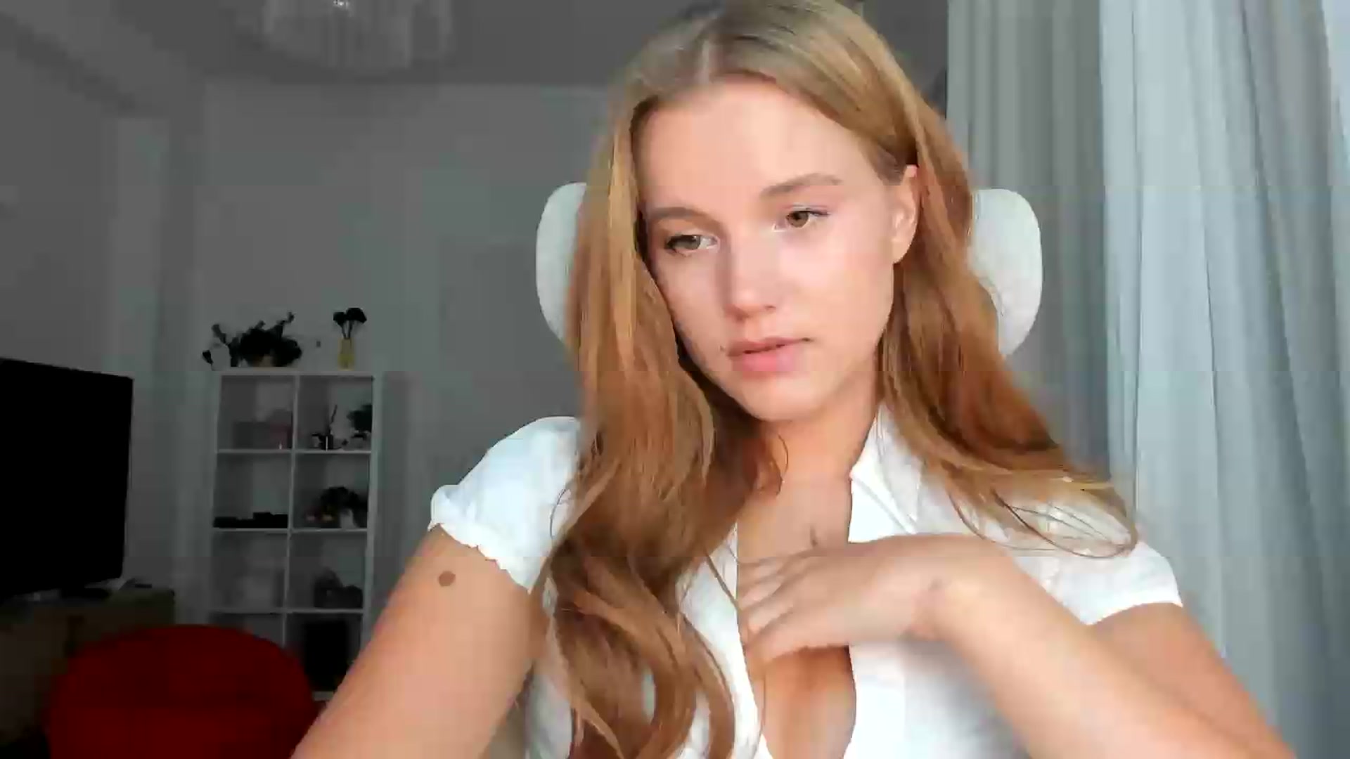 Gallery image thumbnail from Lia_lisia's myfreecams stream on, 08/11/2026, 18:39 image 3 of 20