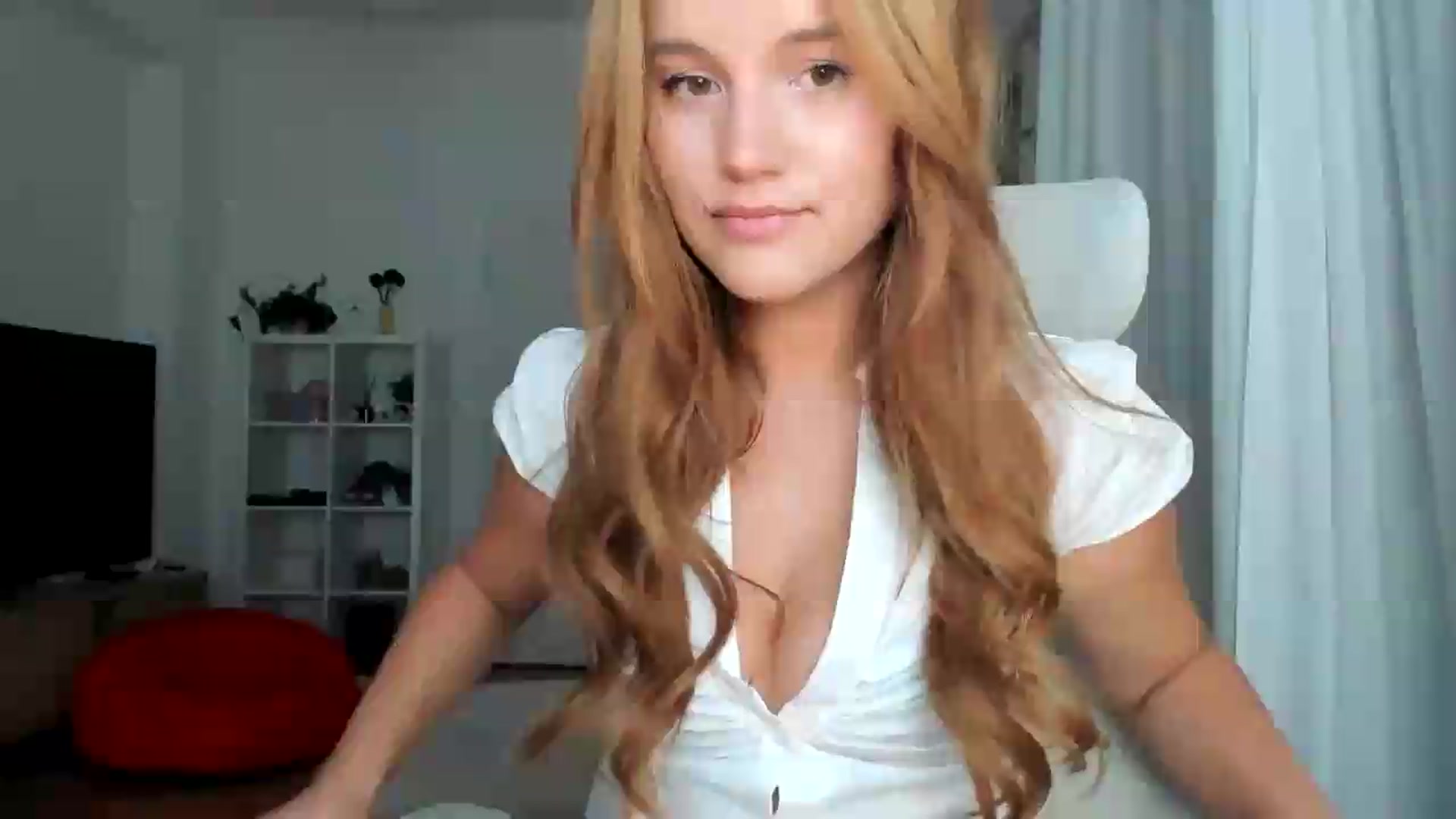 Gallery image thumbnail from Lia_lisia's myfreecams stream on, 08/11/2026, 19:26 image 18 of 20