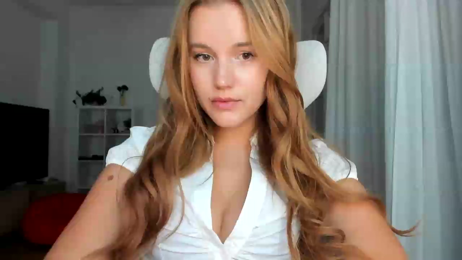 Gallery image thumbnail from Lia_lisia's myfreecams stream on, 08/11/2026, 19:26 image 13 of 20