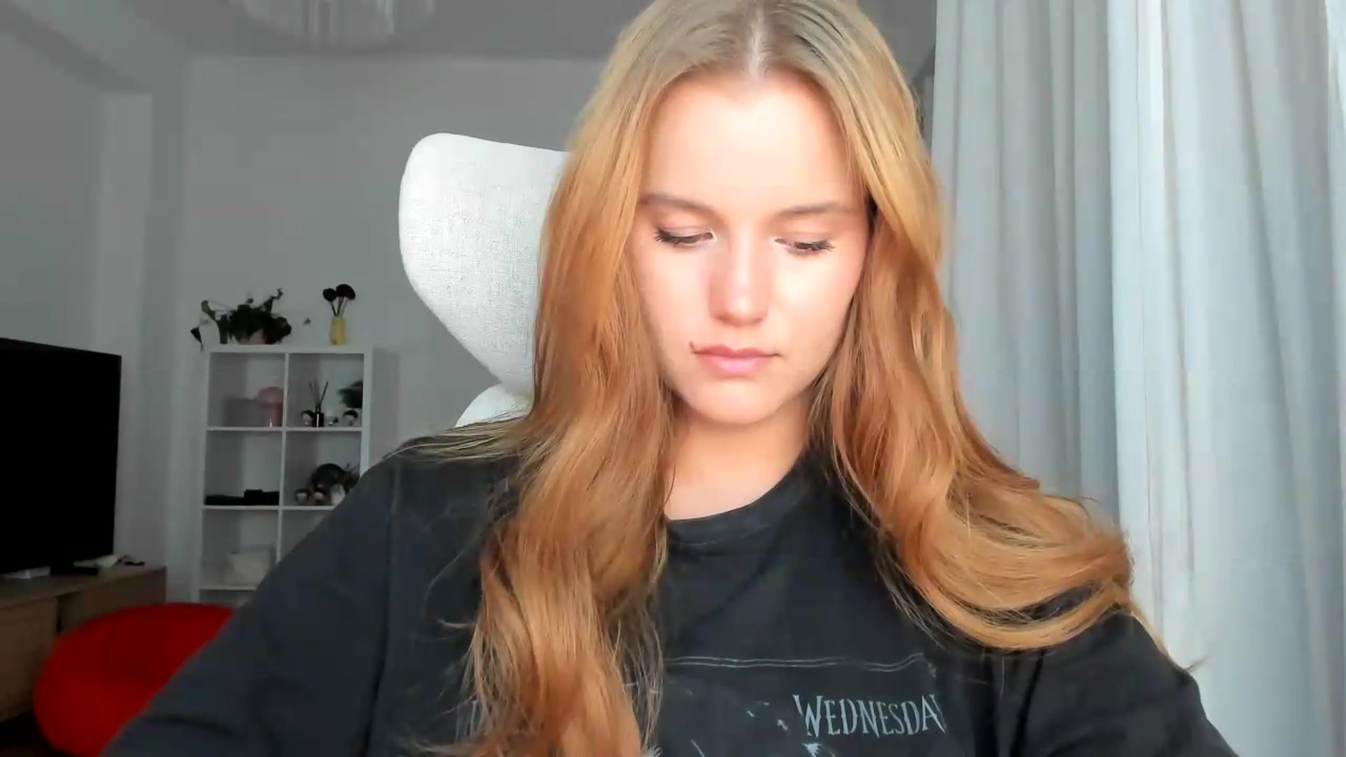Gallery image thumbnail from Lia_lisia's myfreecams stream on, 08/11/2026, 20:27 image 9 of 20