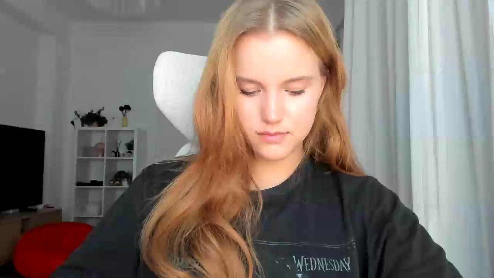 Gallery image thumbnail from Lia_lisia's myfreecams stream on, 08/11/2026, 20:27 image 4 of 20