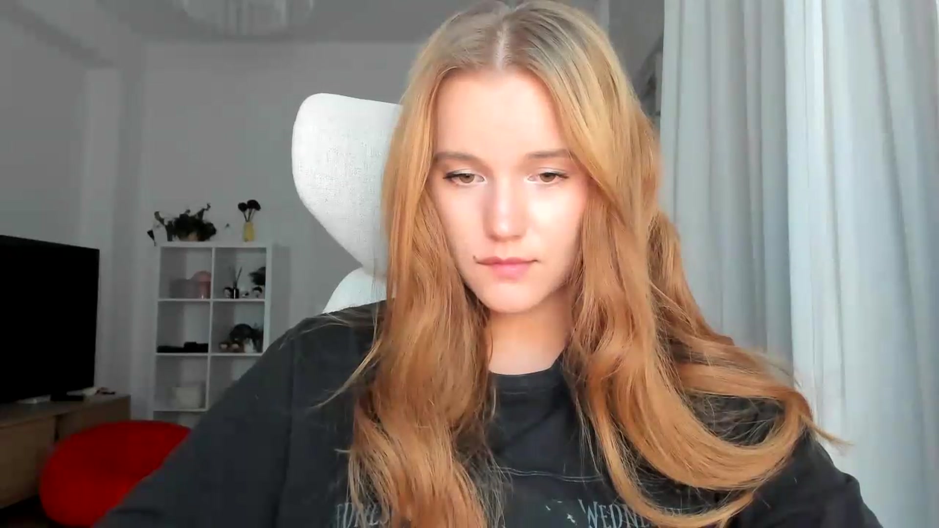 Gallery image thumbnail from Lia_lisia's myfreecams stream on, 08/11/2026, 20:27 image 17 of 20