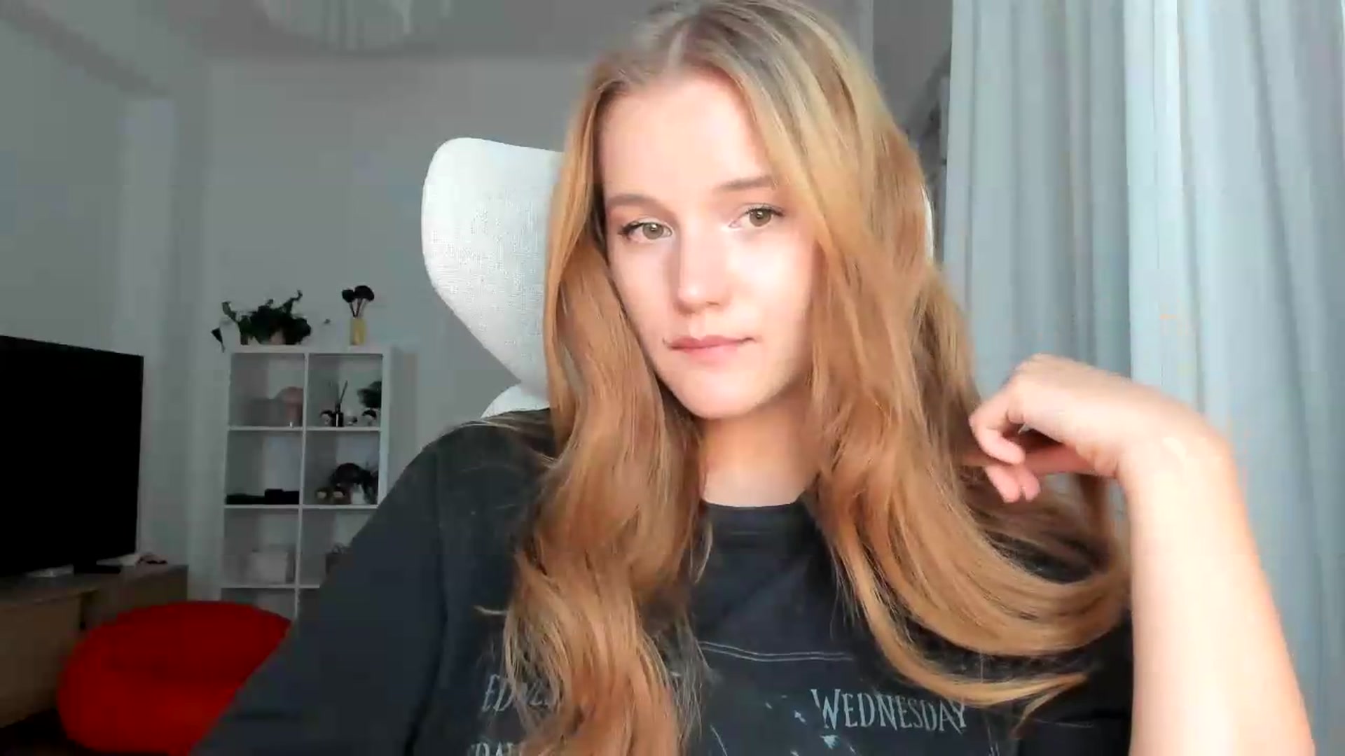 Gallery image thumbnail from Lia_lisia's myfreecams stream on, 08/11/2026, 20:27 image 13 of 20