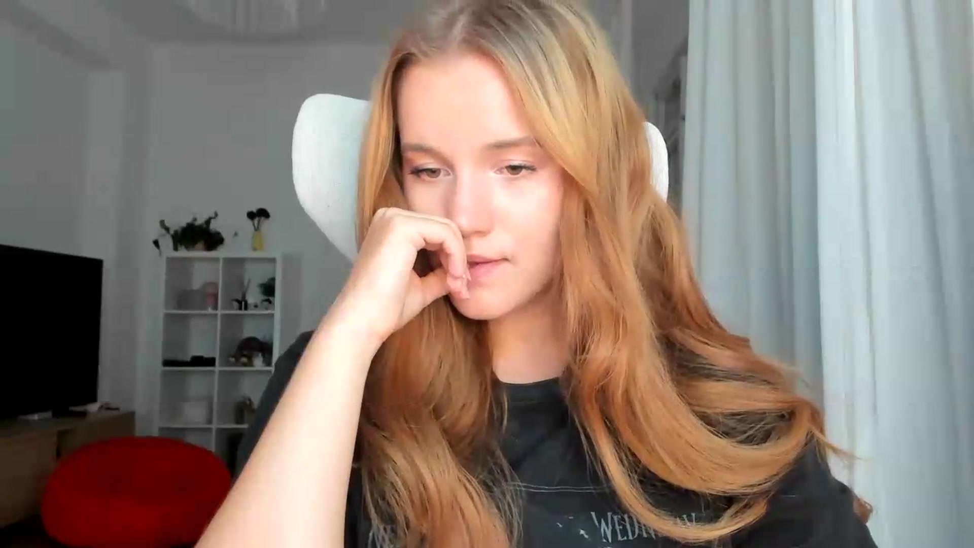 Gallery image thumbnail from Lia_lisia's myfreecams stream on, 08/11/2026, 20:27 image 15 of 20