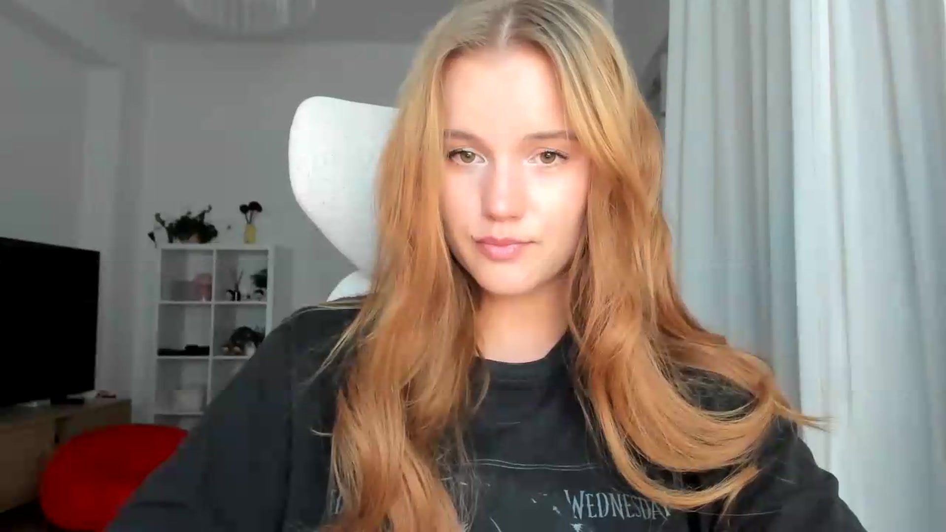 Gallery image thumbnail from Lia_lisia's myfreecams stream on, 08/11/2026, 20:27 image 12 of 20