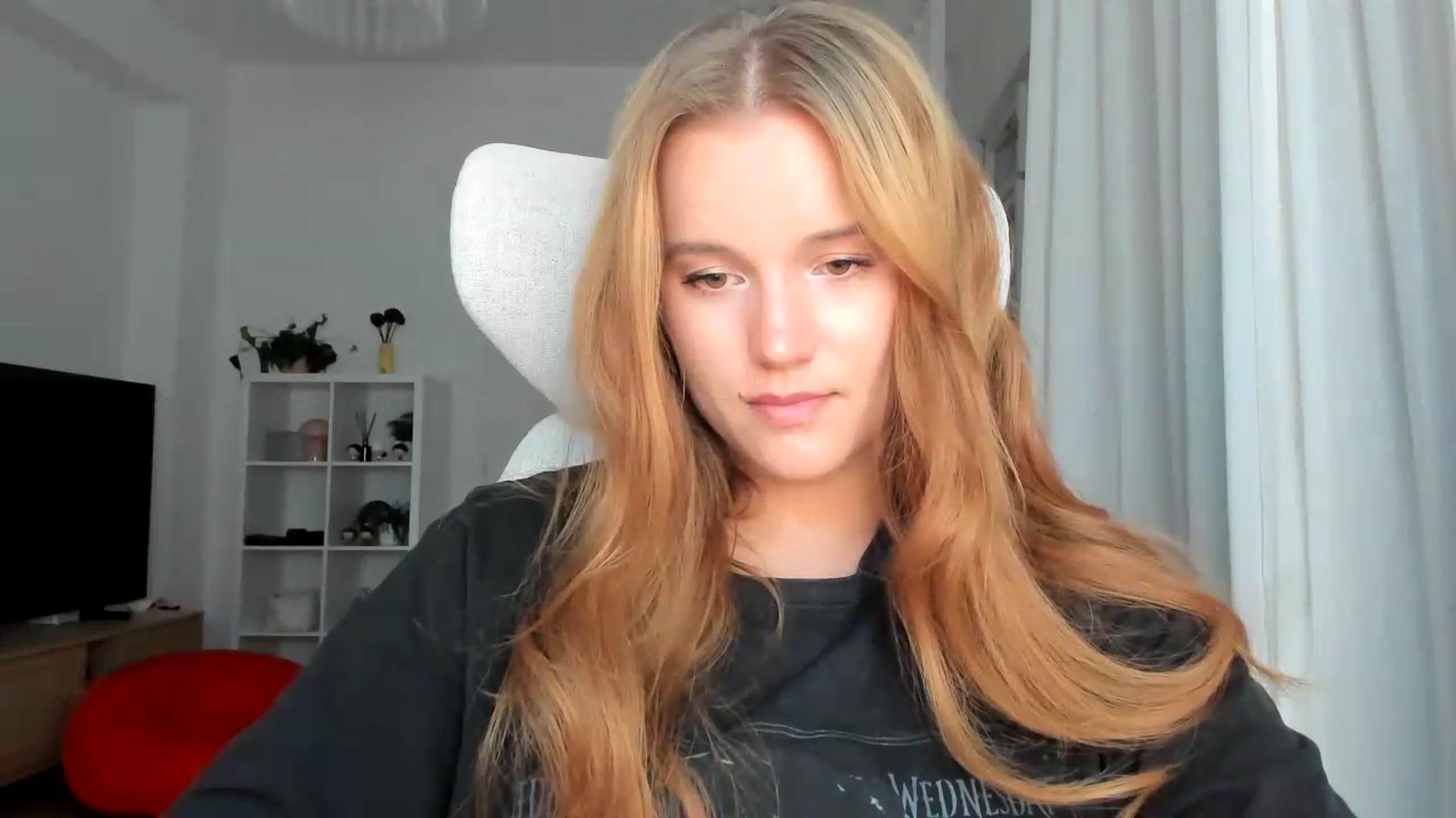 Gallery image thumbnail from Lia_lisia's myfreecams stream on, 08/11/2026, 20:27 image 20 of 20