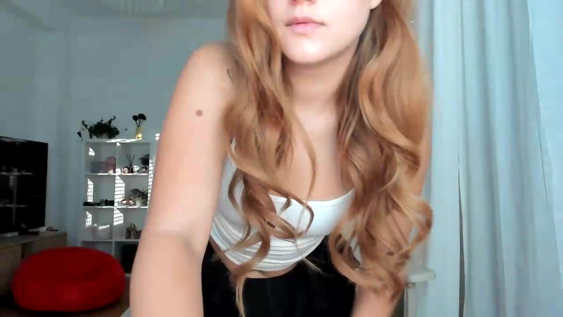 Gallery image thumbnail from Lia_lisia's myfreecams stream on, 08/12/2026, 16:51 image 8 of 20