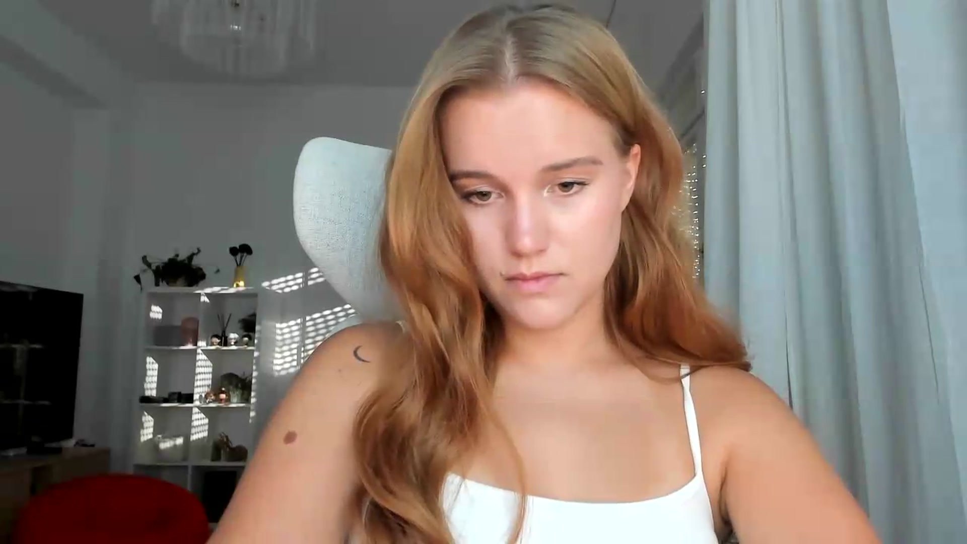 Gallery image thumbnail from Lia_lisia's myfreecams stream on, 08/12/2026, 16:51 image 4 of 20