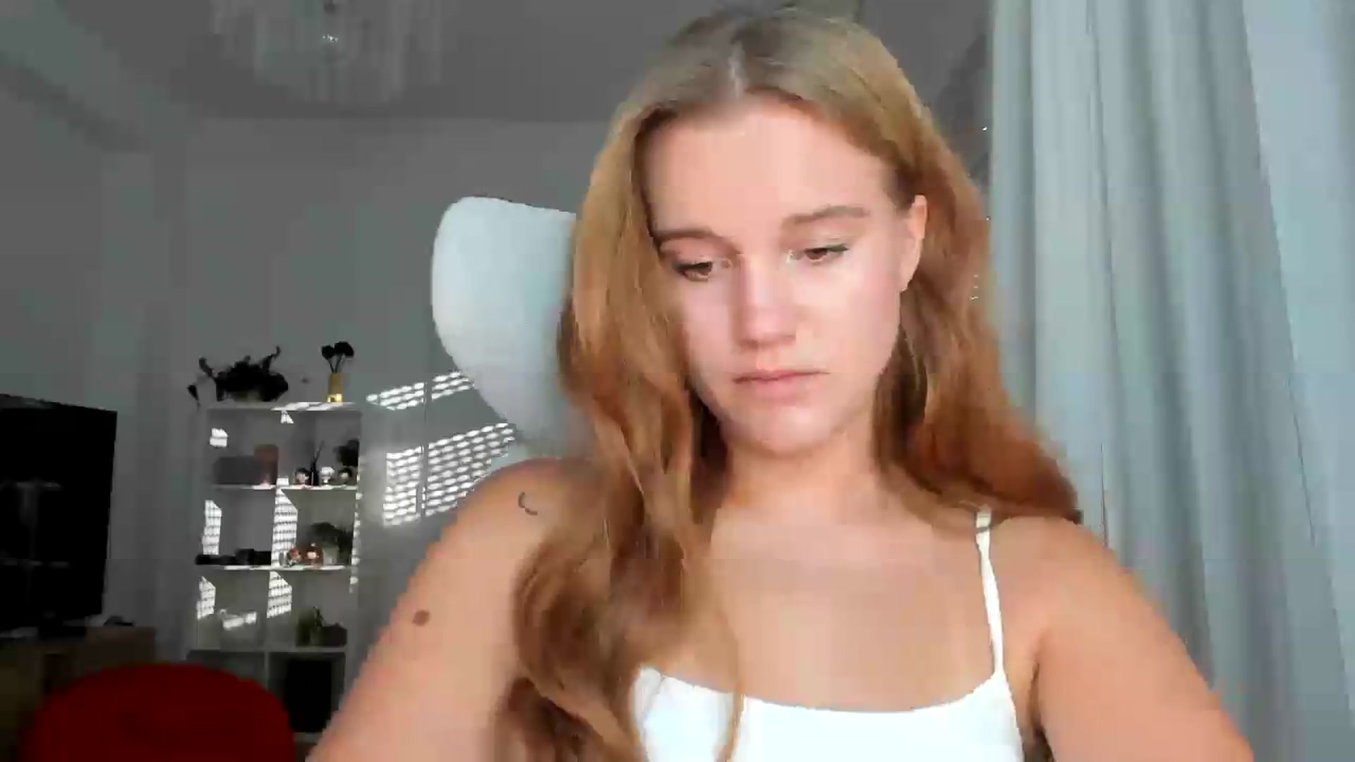 Gallery image thumbnail from Lia_lisia's myfreecams stream on, 08/12/2026, 16:51 image 3 of 20