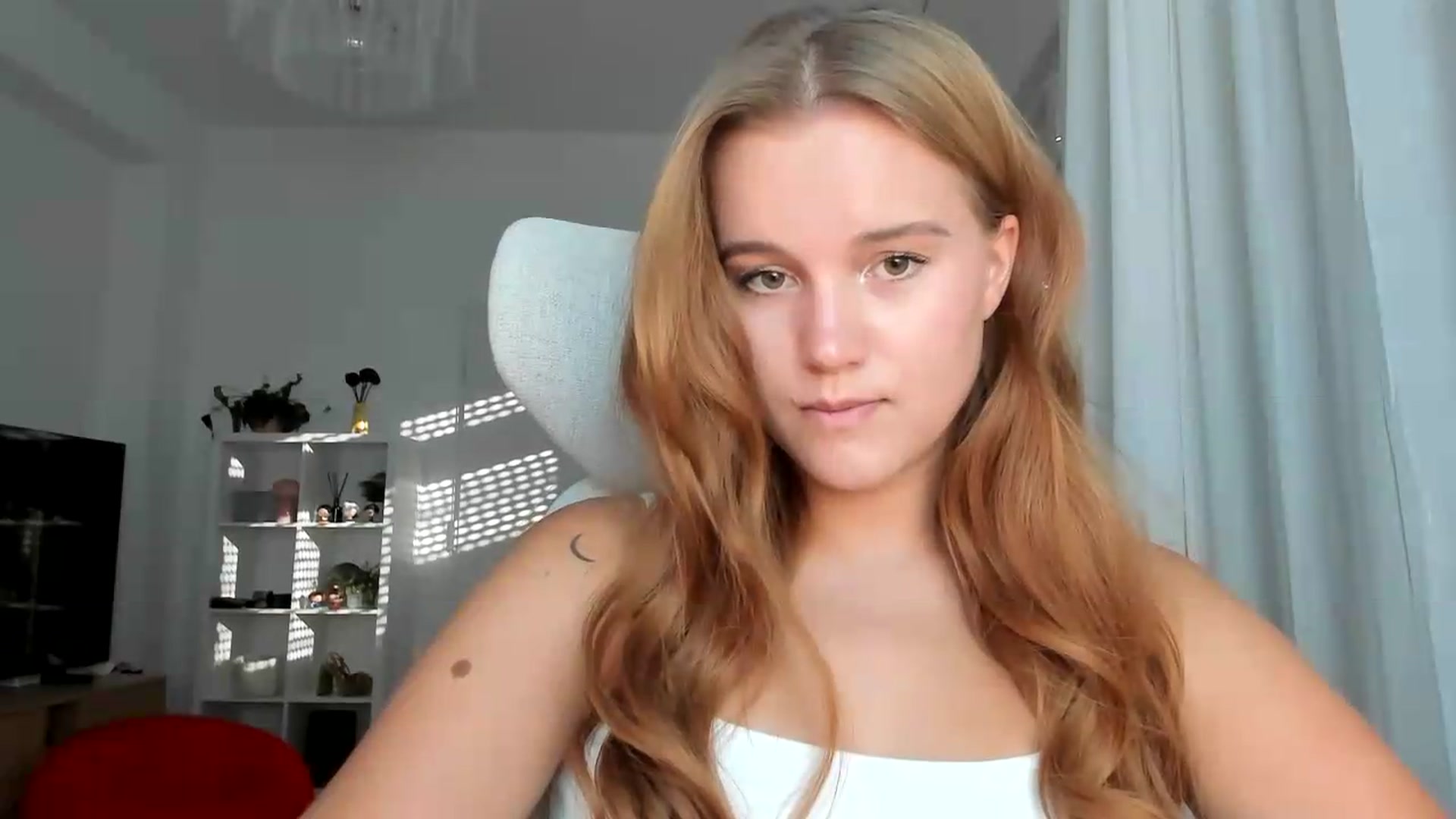 Gallery image thumbnail from Lia_lisia's myfreecams stream on, 08/12/2026, 16:51 image 7 of 20