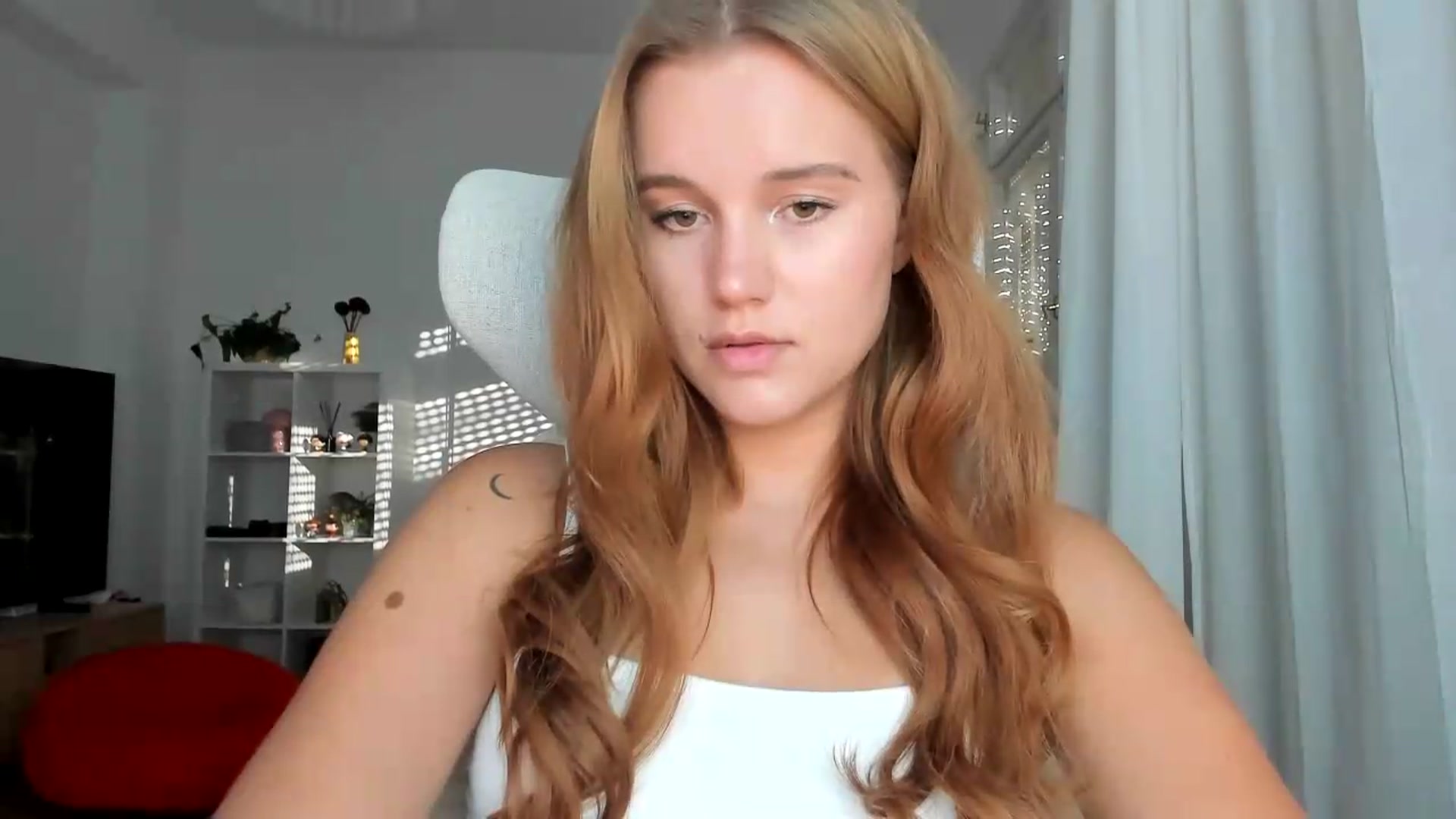 Gallery image thumbnail from Lia_lisia's myfreecams stream on, 08/12/2026, 16:51 image 20 of 20