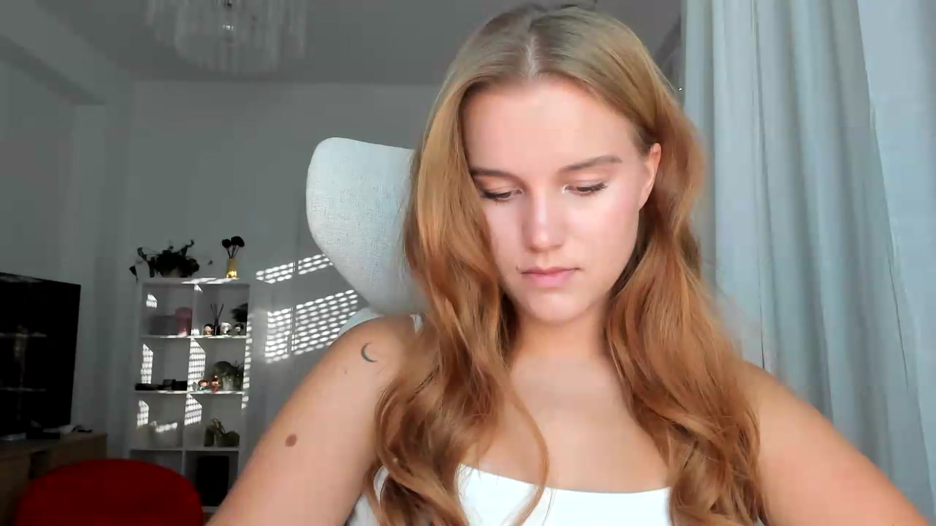 Gallery image thumbnail from Lia_lisia's myfreecams stream on, 08/12/2026, 16:51 image 6 of 20