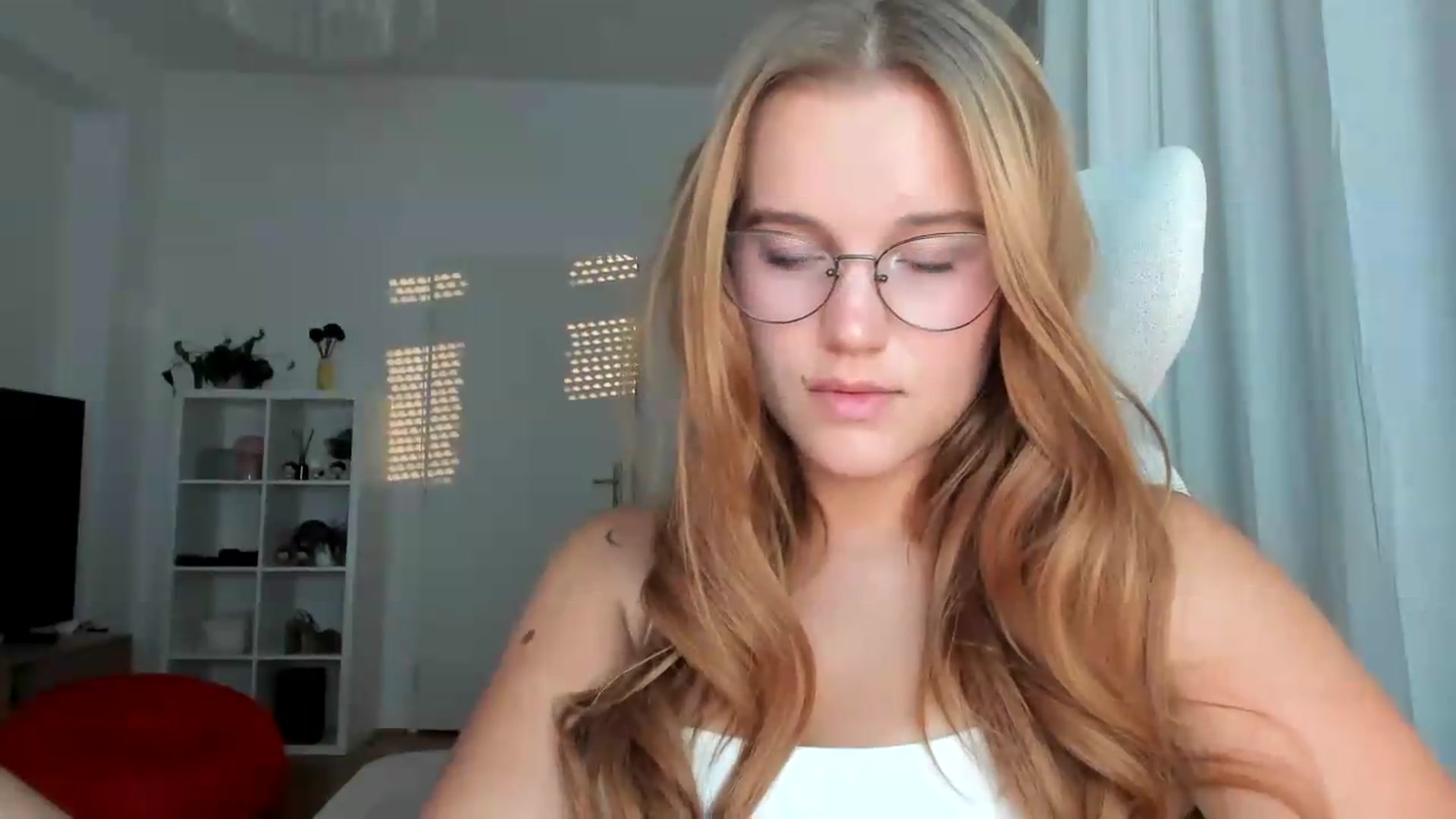 Gallery image thumbnail from Lia_lisia's myfreecams stream on, 08/12/2026, 17:40 image 18 of 20