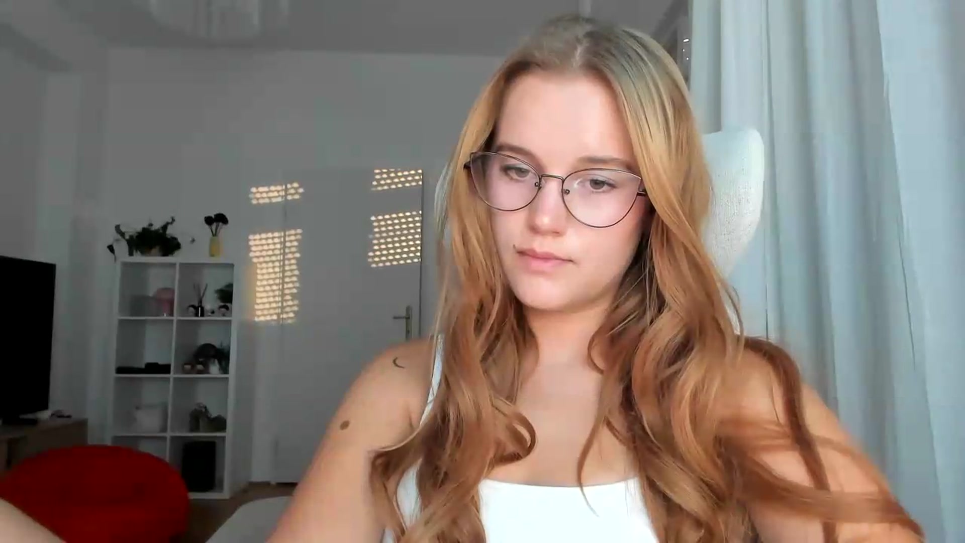 Gallery image thumbnail from Lia_lisia's myfreecams stream on, 08/12/2026, 17:40 image 15 of 20