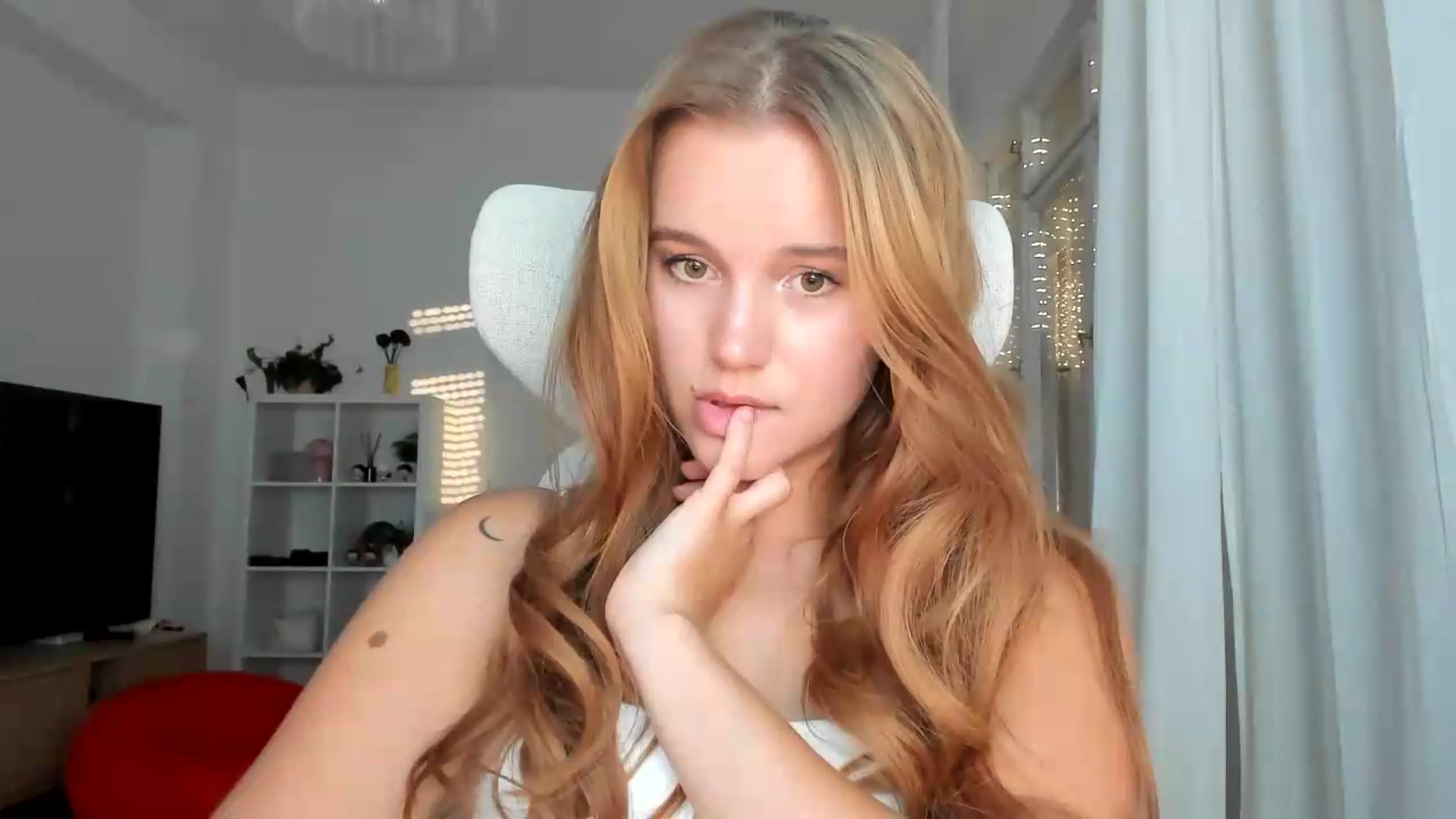 Gallery image thumbnail from Lia_lisia's myfreecams stream on, 08/12/2026, 17:40 image 6 of 20